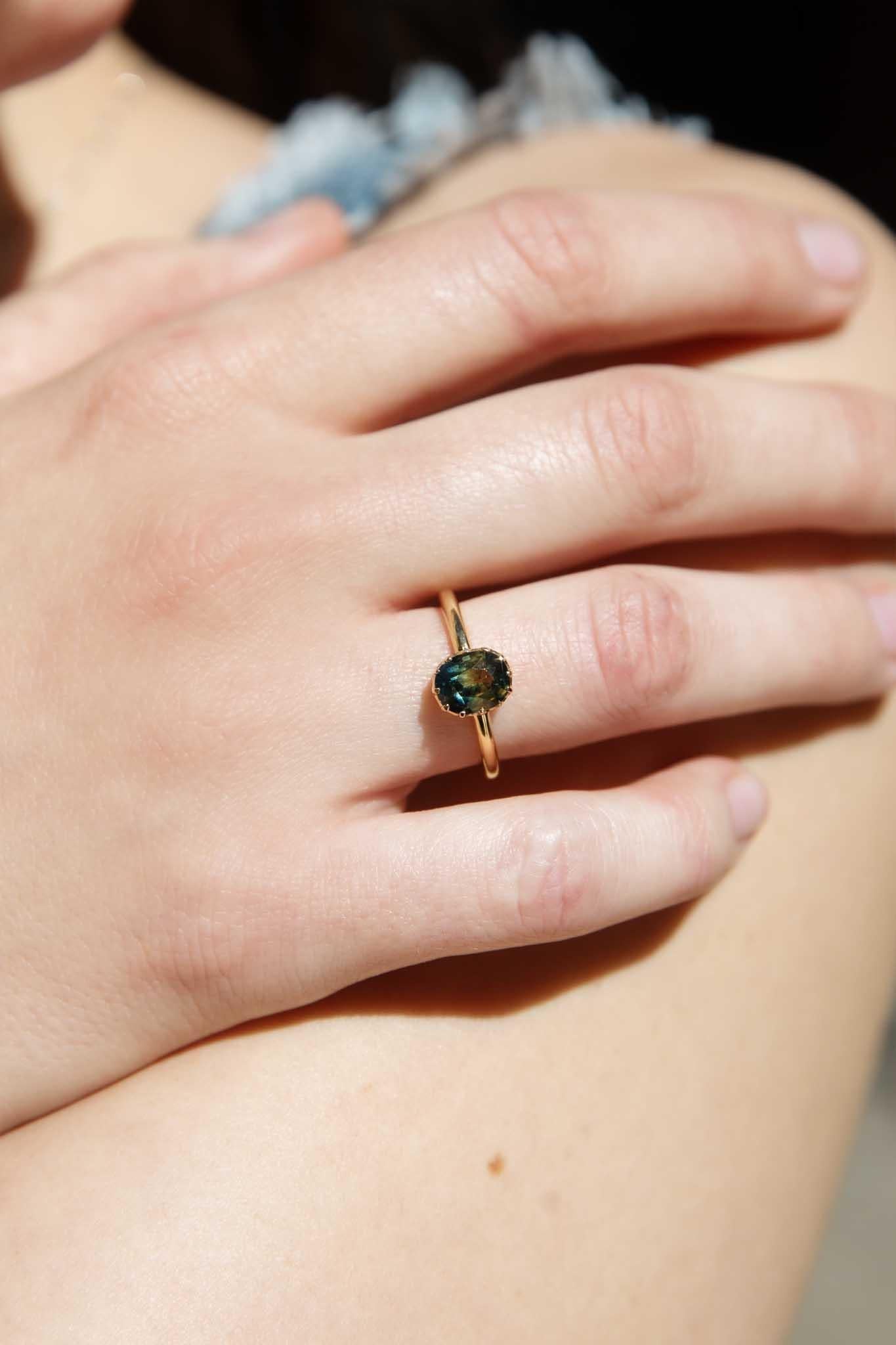 Vintage Circa 1950s Parti Sapphire Solitaire Ring 18 Carat Yellow Gold 4