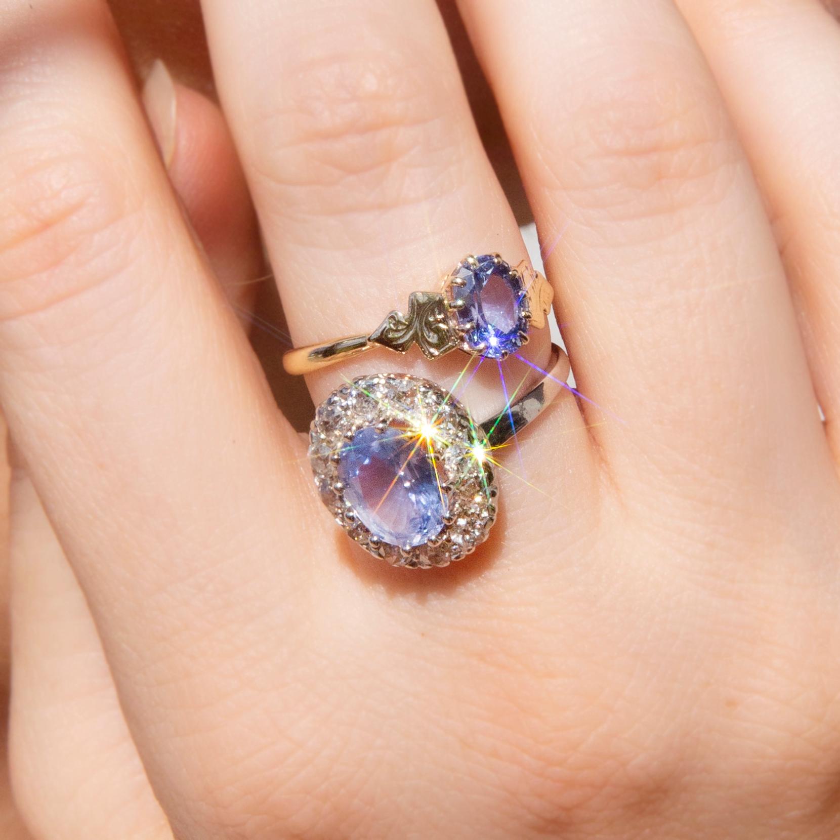 Platin-Cluster-Ring mit Ceylon-Blauem Saphir und Diamant-Halo aus den 1950er Jahren im Zustand „Gut“ in Hamilton, AU