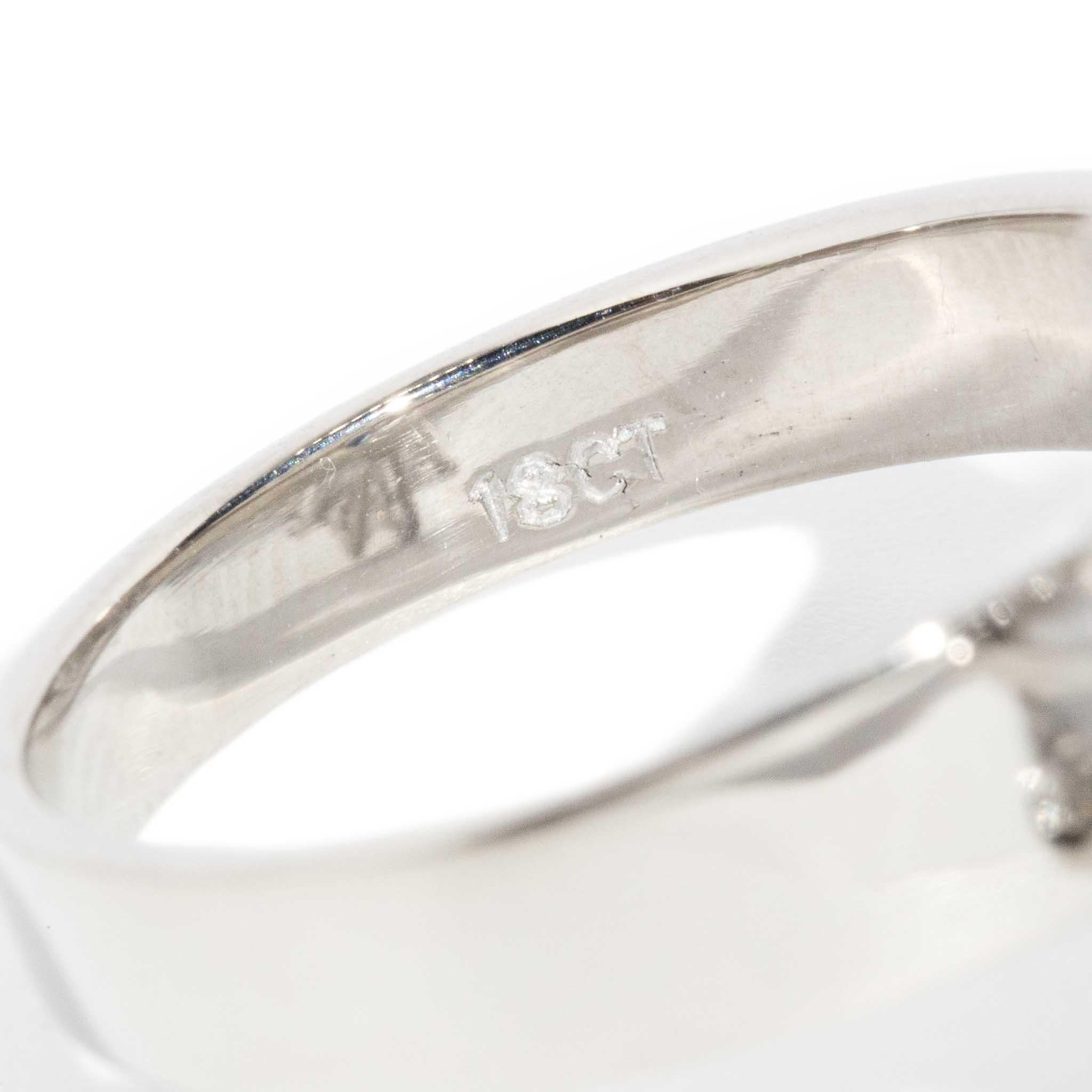 Vintage Circa 1950er Jahre Saphir-Diamant-Cluster-Ring 18 Karat Weißgold im Angebot 5
