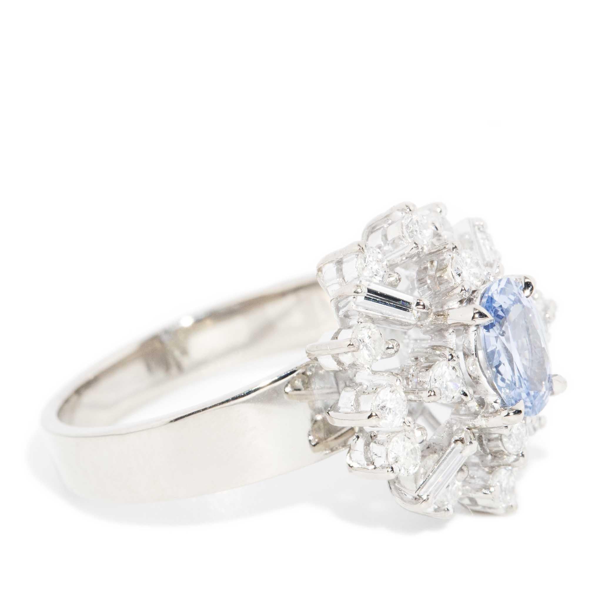 Vintage Circa 1950er Jahre Saphir-Diamant-Cluster-Ring 18 Karat Weißgold Damen im Angebot