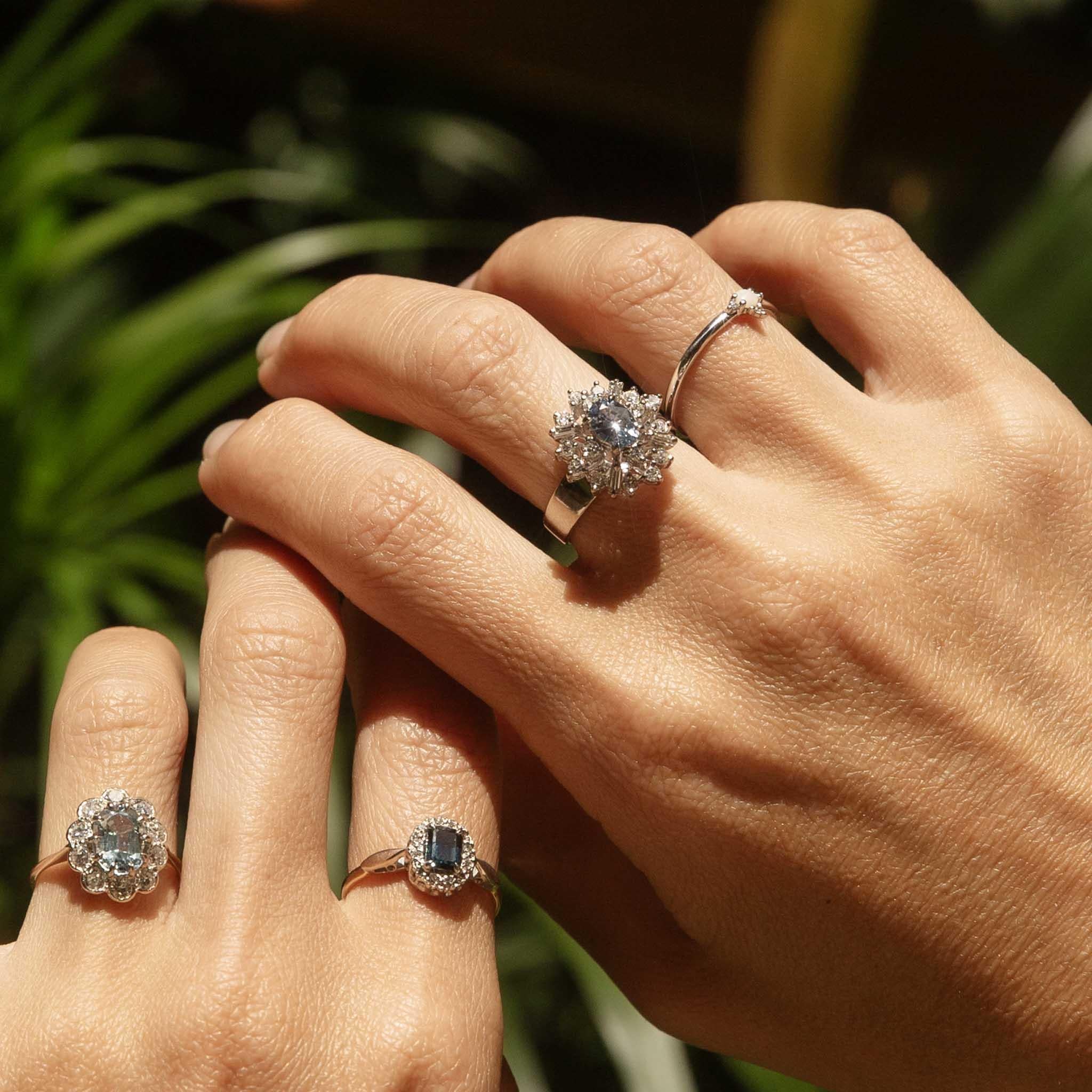 Vintage Circa 1950er Jahre Saphir-Diamant-Cluster-Ring 18 Karat Weißgold im Angebot 2