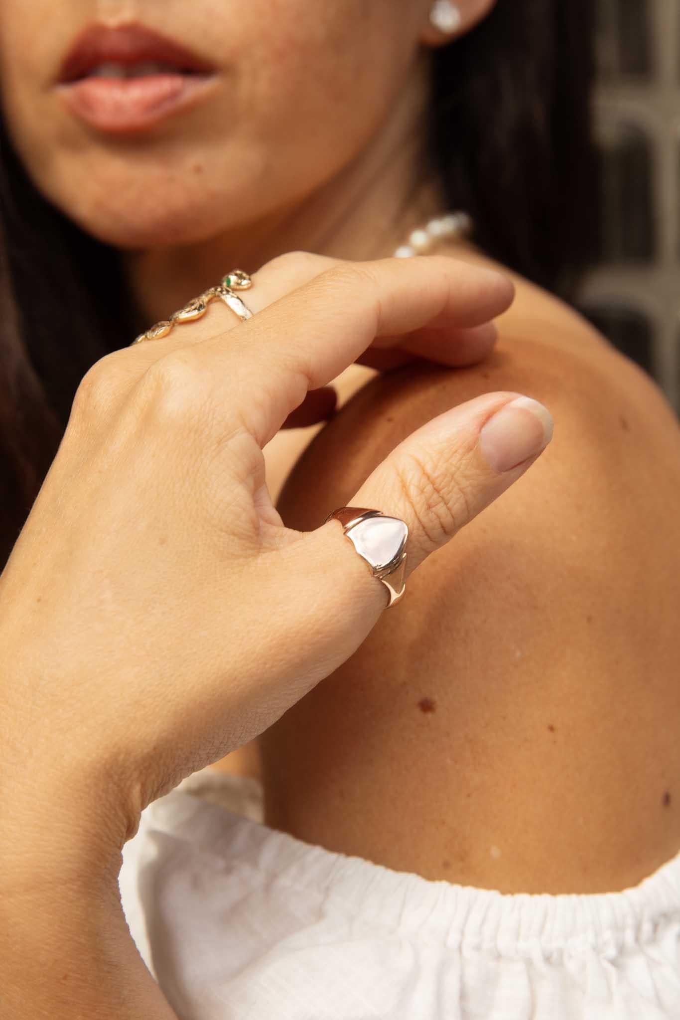 Timeless and refined, the 9 carat gold Eric Ring features a shield-inspired design, exuding strength and elegance. Its smooth, polished surface invites personalization, making it a perfect symbol of identity and enduring style.

Ring Size 
Q