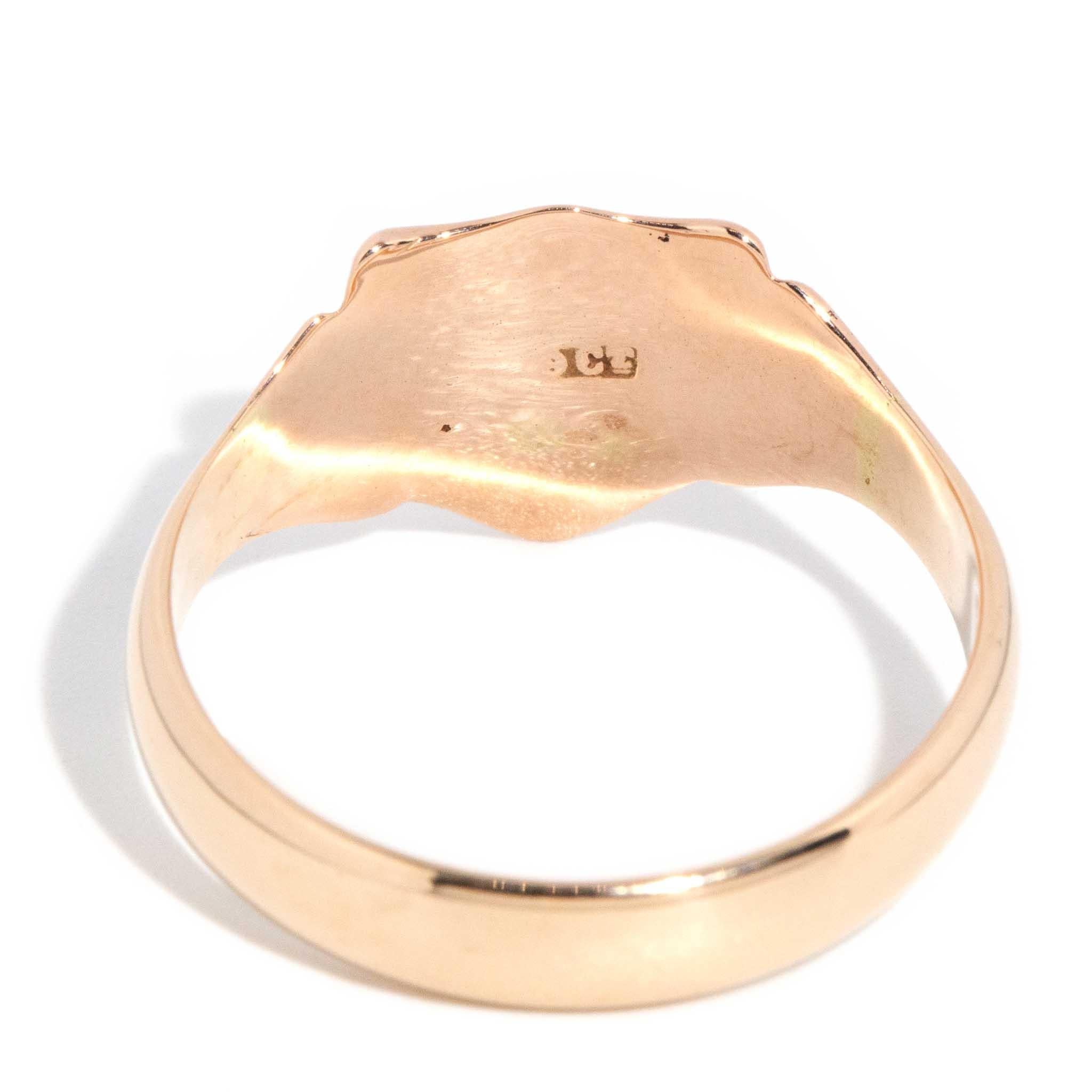 Vintage Circa 1950s Shield Signet Ring 9 Carat Rose Gold For Sale 4