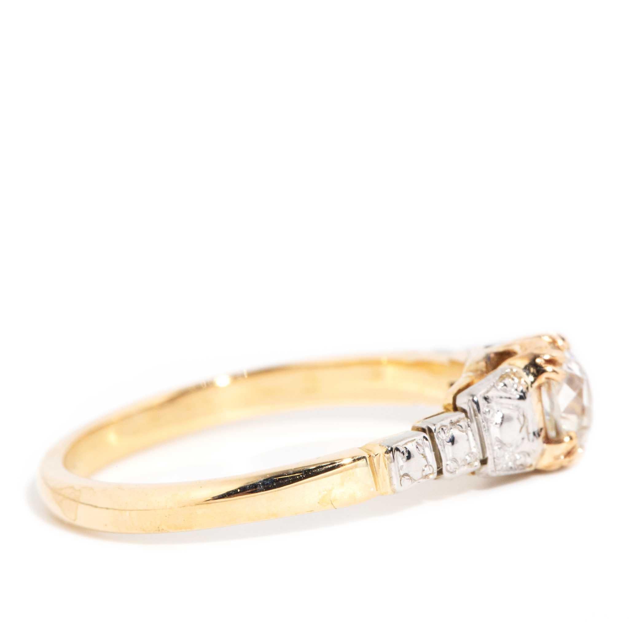 Donna Anello solitario di diamanti a gradini vintage degli anni '50 in oro giallo 18 carati in vendita