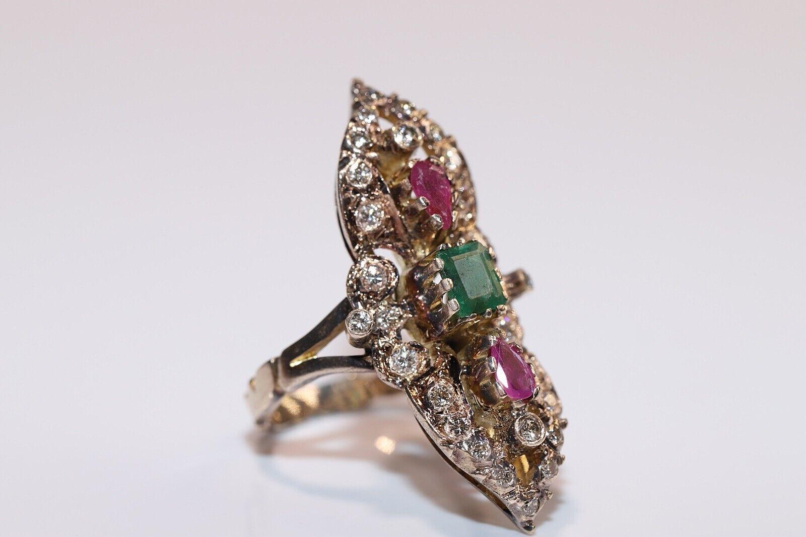 Vintage Circa 1960s 10k Gold Natural Diamond And Emerald Ruby Navette Ring  In Good Condition For Sale In Fatih/İstanbul, 34