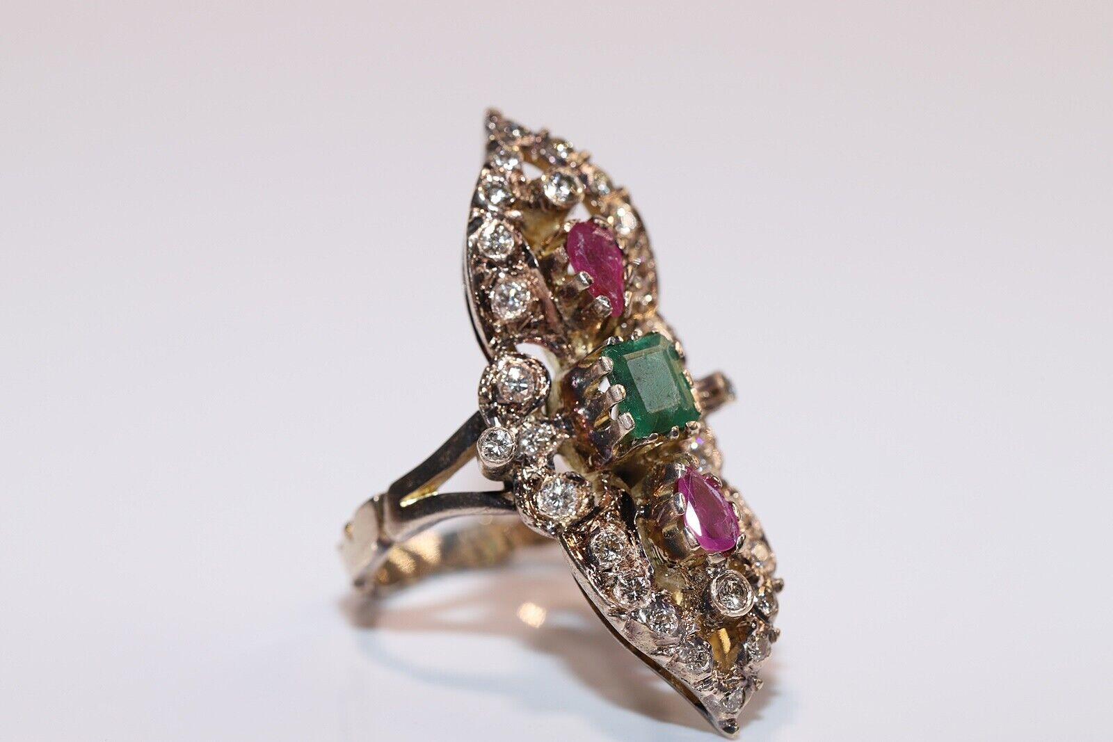Anello con diamante naturale e rubino smeraldo Navette in oro 10k, CIRCA 1960 In condizioni buone in vendita a Fatih/İstanbul, 34