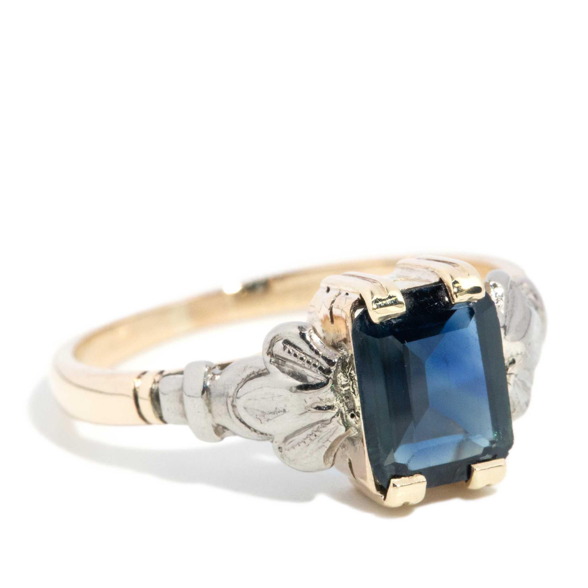 Vintage Circa 1960s 1.37ct Sapphire Solitaire Ring 9 Carat Gold en Bueno Estado en Hamilton, AU