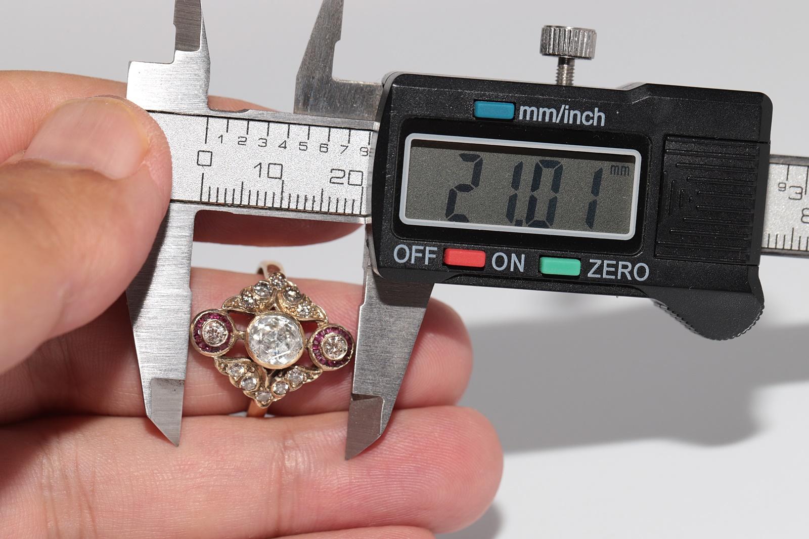 Vintage CIRCA 1960s 14k Gold Natürlicher Diamant und Kaliber geschnittener Rubin Navette Ring im Angebot 6