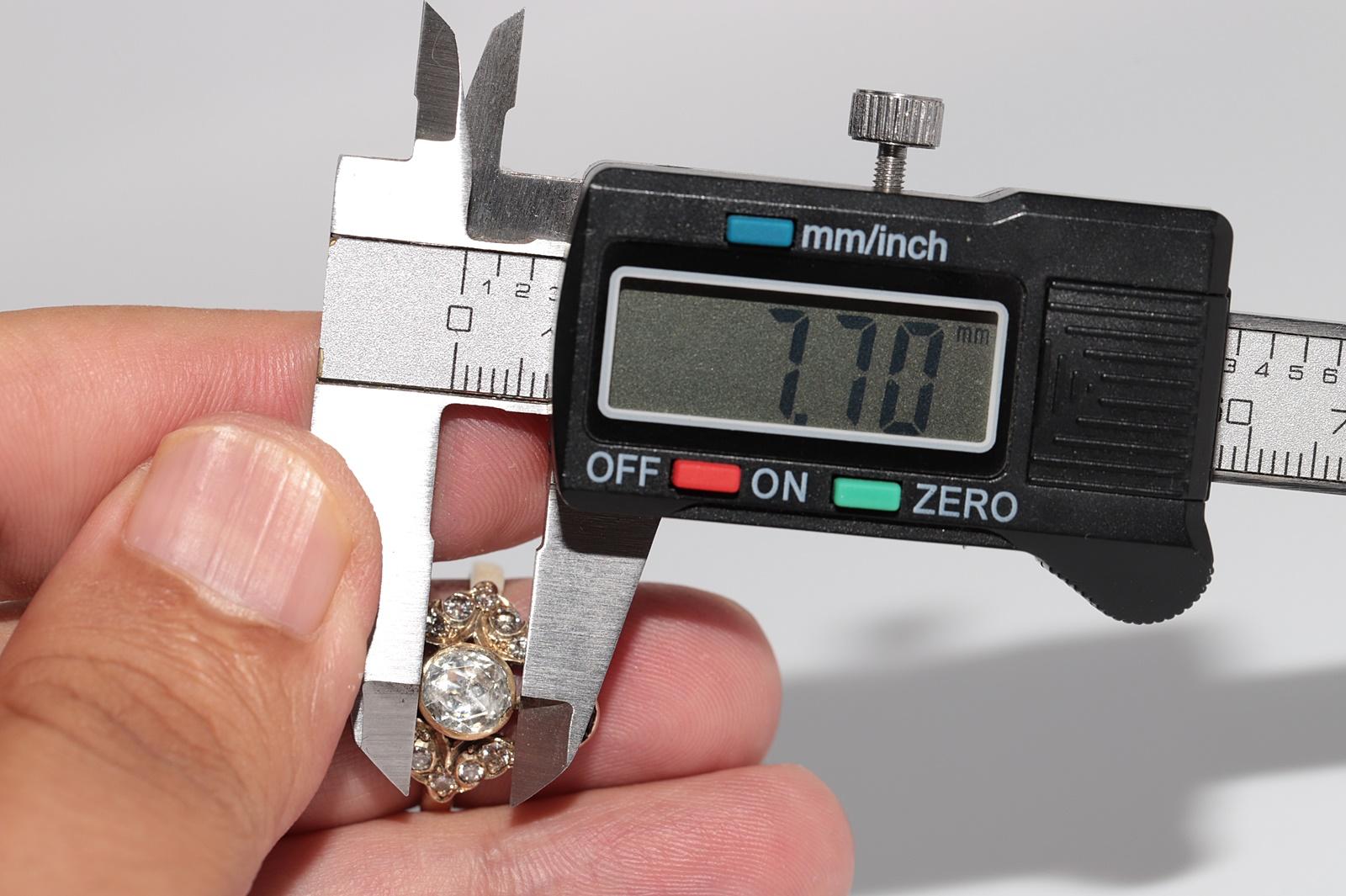 Vintage CIRCA 1960s 14k Gold Natürlicher Diamant und Kaliber geschnittener Rubin Navette Ring im Angebot 7