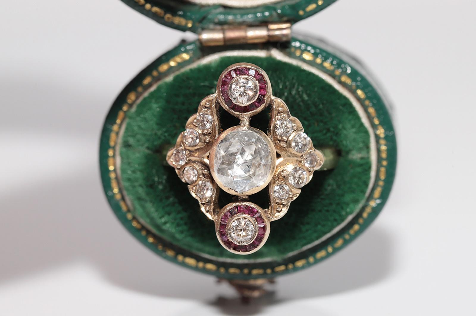 In sehr gutem Zustand.
Das Gesamtgewicht beträgt 5,3 Gramm.
Insgesamt ist der Hauptdiamant im Rosenschliff 0.48 ct.
Der Hauptdiamant hat die Farbe H und die Reinheit S2.
Totally ist Seite Brillantschliff Diamant J-K-L Farbe und vs1-s1