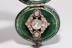 Anello Navette con diamanti naturali e rubini taglio calibro in oro 14k, vintage, anni '60 circa.