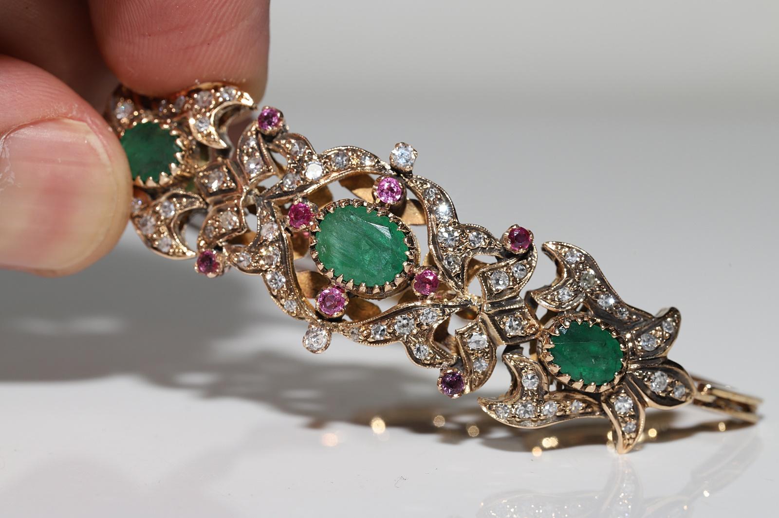 Bracelet vintage des années 1960 en or 14 carats avec diamants naturels, émeraudes et rubis en vente 8