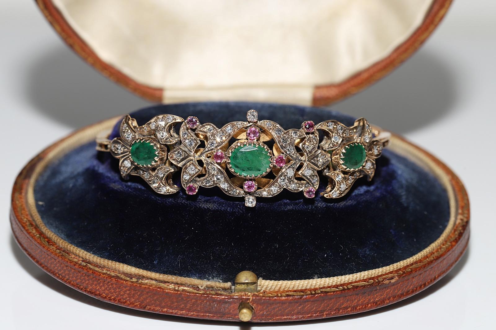 Vintage Circa 1960s 14k Gold Natural Diamond And Emerald And Ruby Bracelet In Good Condition For Sale In Fatih/İstanbul, 34