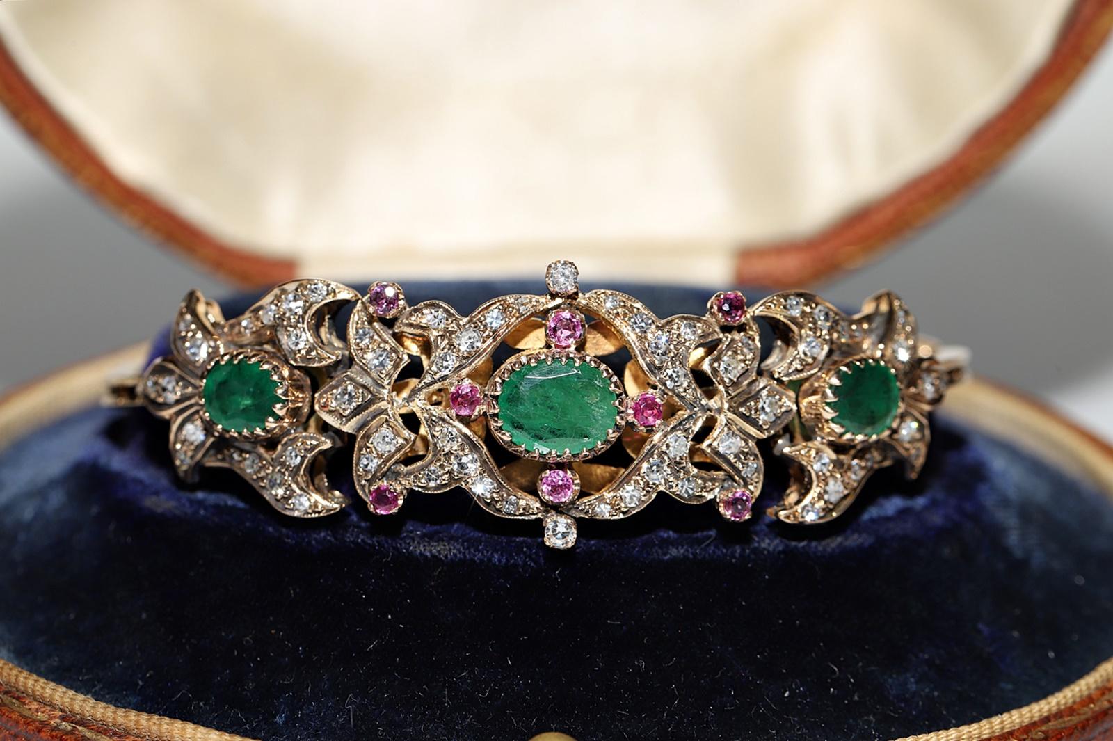 Bracelet vintage des années 1960 en or 14 carats avec diamants naturels, émeraudes et rubis Pour femmes en vente