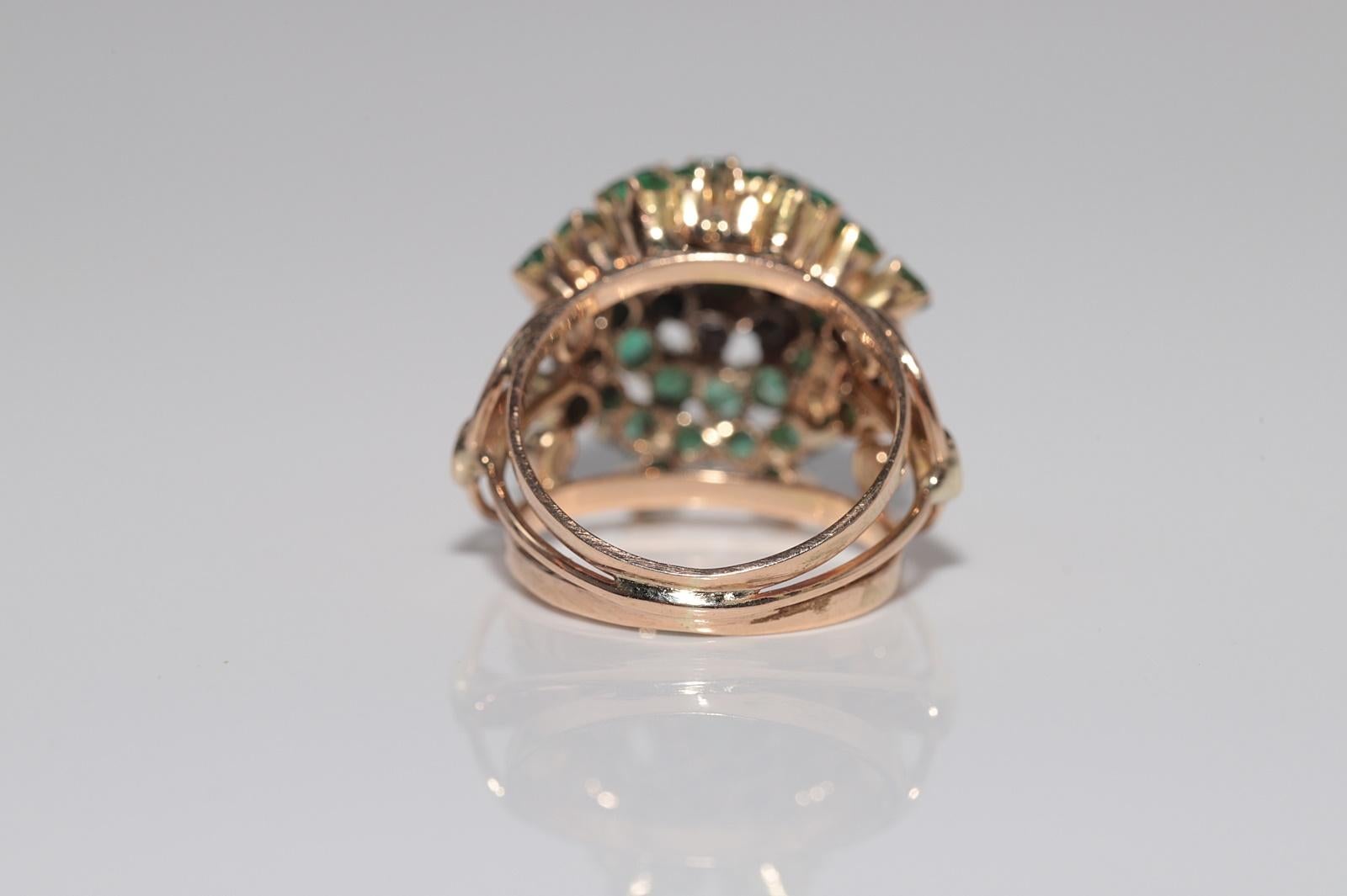 Anello decorato con diamanti naturali e smeraldi in oro 14k, CIRCA 1960 in vendita 6