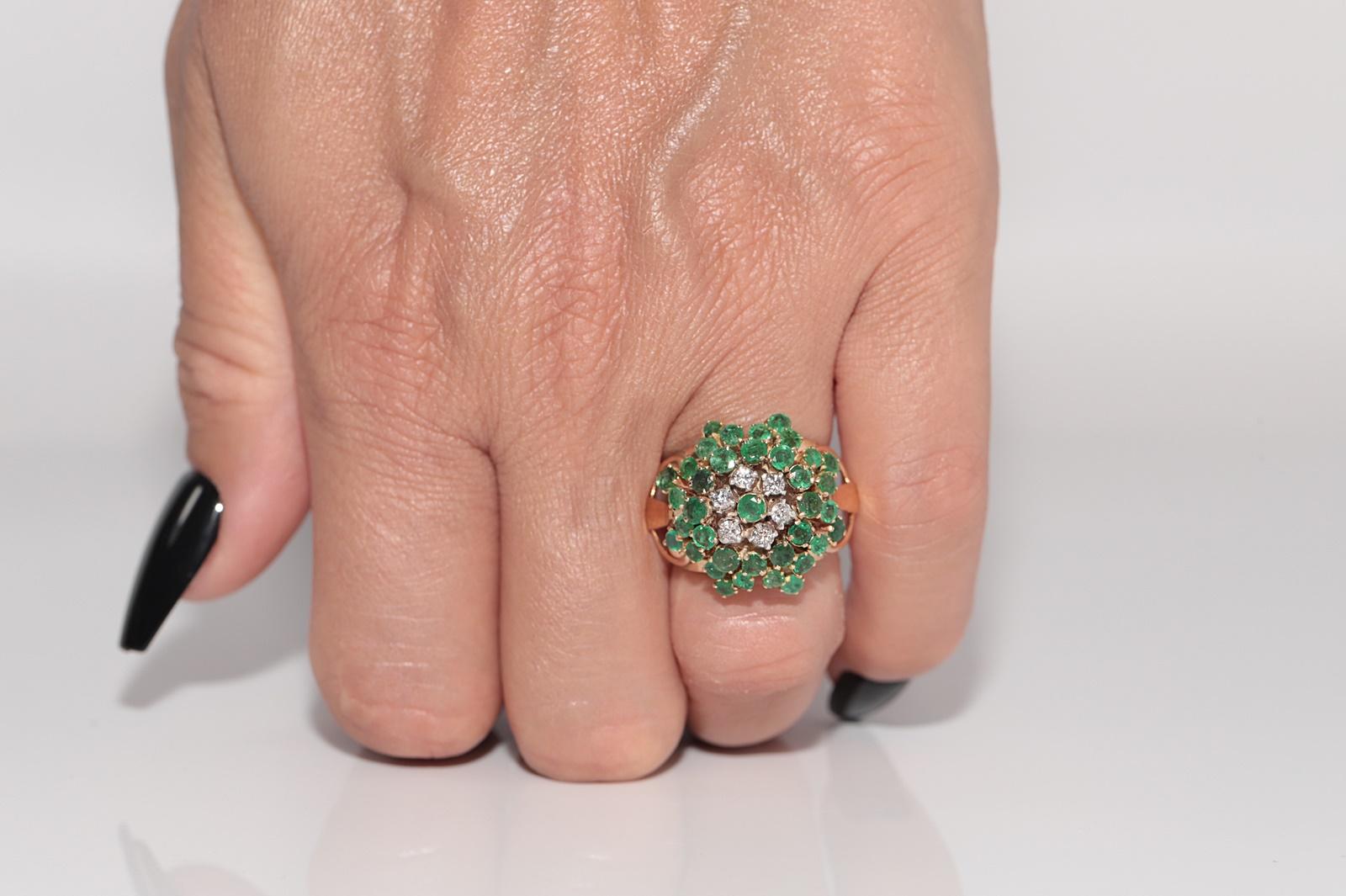 Anello decorato con diamanti naturali e smeraldi in oro 14k, CIRCA 1960 in vendita 9