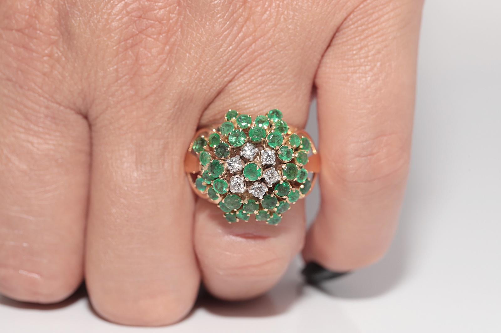 Anello decorato con diamanti naturali e smeraldi in oro 14k, CIRCA 1960 in vendita 10