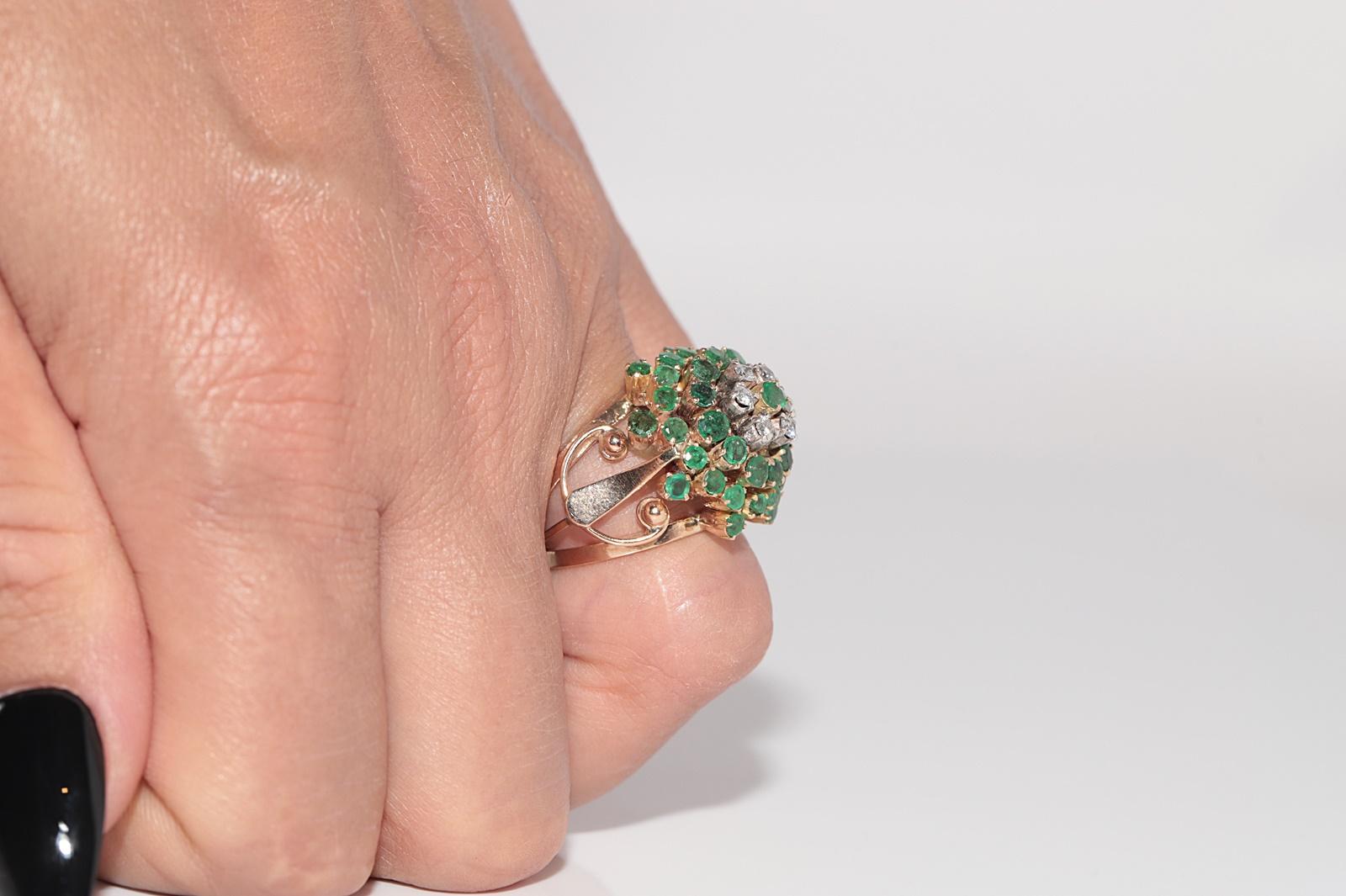 Anello decorato con diamanti naturali e smeraldi in oro 14k, CIRCA 1960 in vendita 11