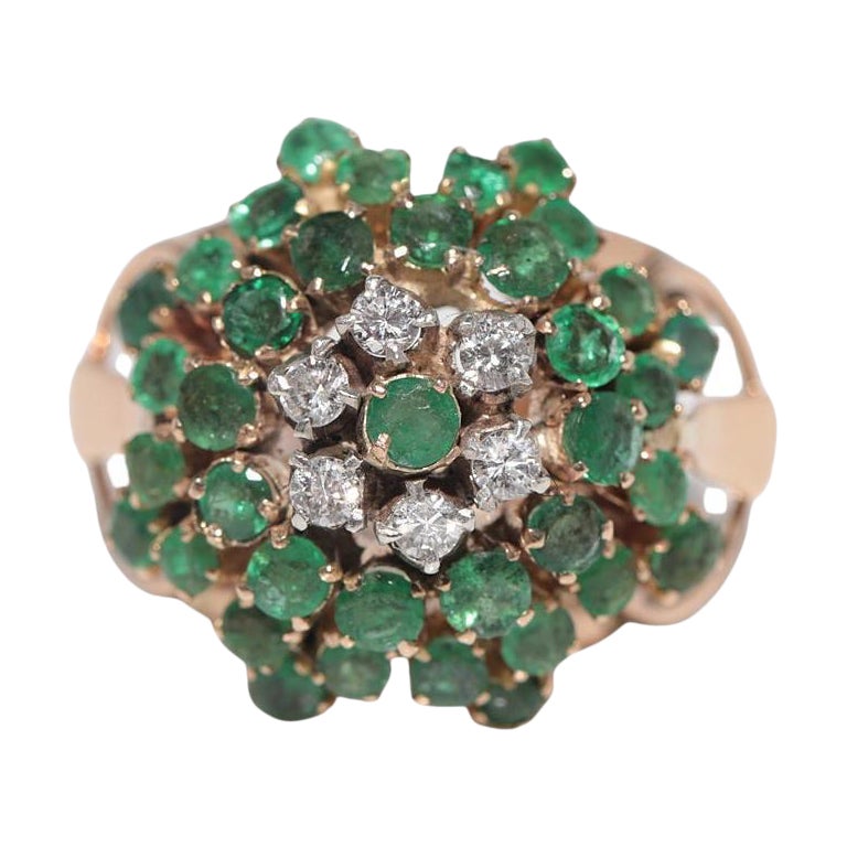 Vintage Circa 1960s 14k Gold Natural Diamond and Emerald Decorated Ring (Bague décorée de diamants naturels et d
émeraudes)