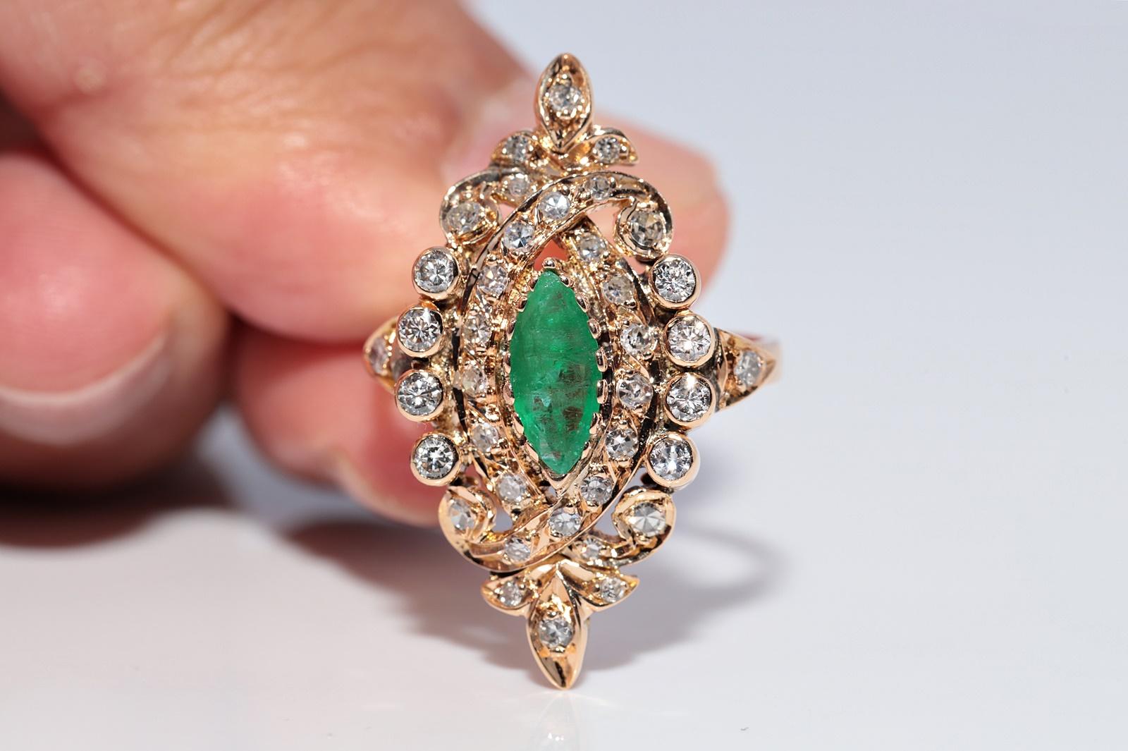 Vintage Circa 1960er Jahre 14k Gold Navette Ring mit natürlichem Diamant und Smaragd (Einfacher Schliff) im Angebot