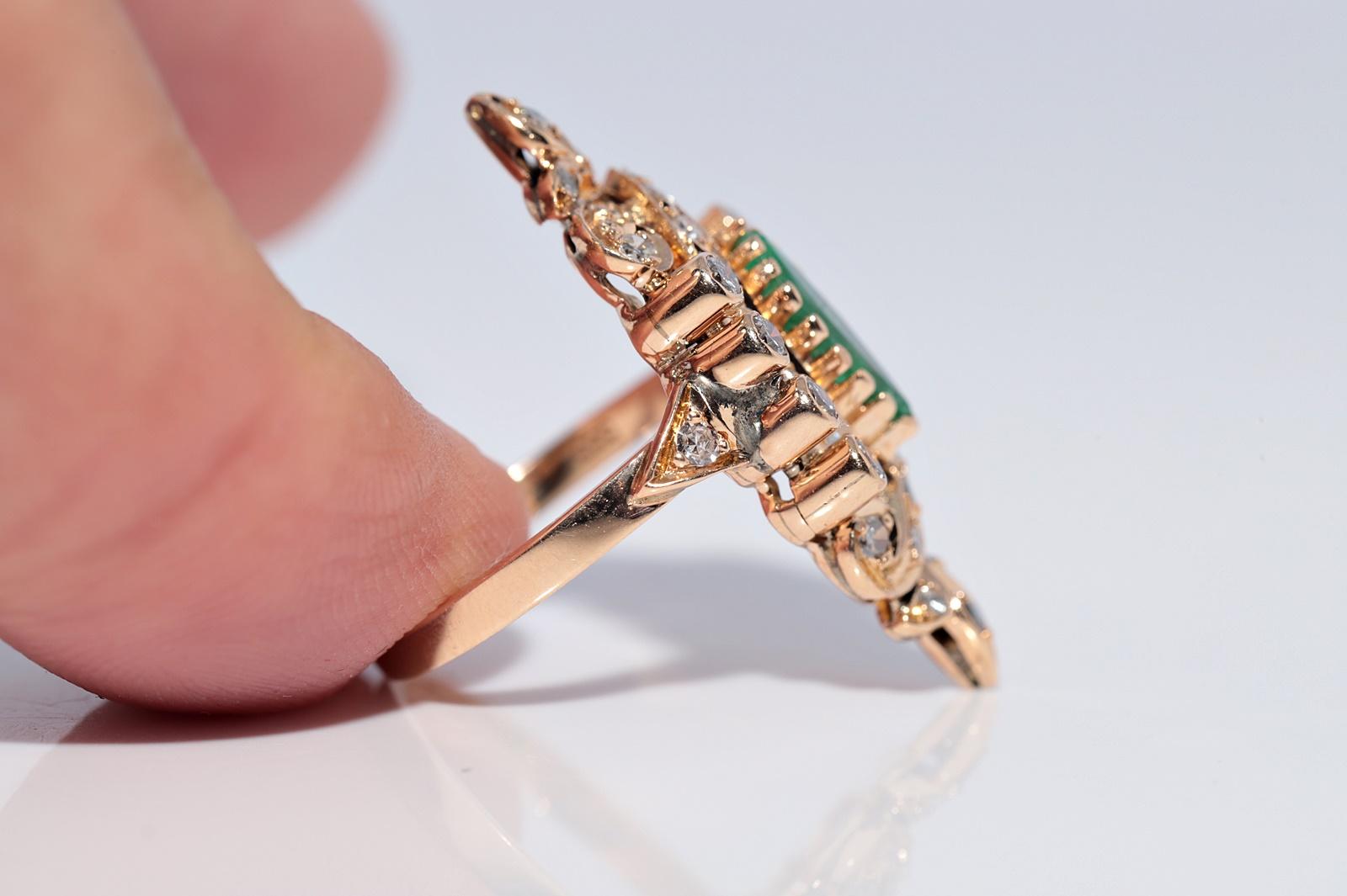 Vintage Circa 1960er Jahre 14k Gold Navette Ring mit natürlichem Diamant und Smaragd Damen im Angebot