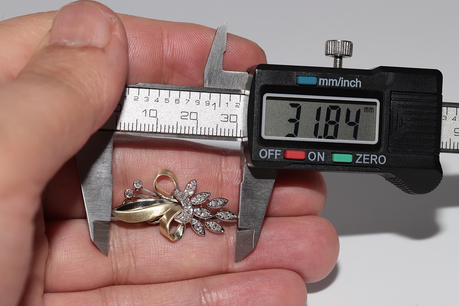 Vintage Circa 1960er Jahre 14k Gold Natürlicher Diamant-Ohrring mit verzierten Blumen im Vintage-Stil im Angebot 4