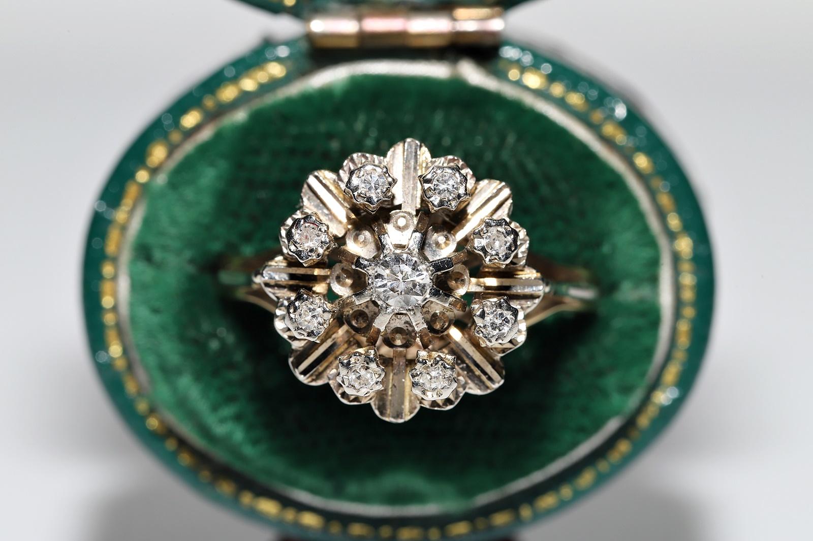 In ottime condizioni.
Il peso totale è di 4,6 grammi.
Totalmente è un diamante da 0,25 carati.
Il diamante ha colore H e vs-s1.
La misura dell'anello è US 9 (offriamo il ridimensionamento gratuito)
Possiamo realizzare qualsiasi dimensione.
Testato