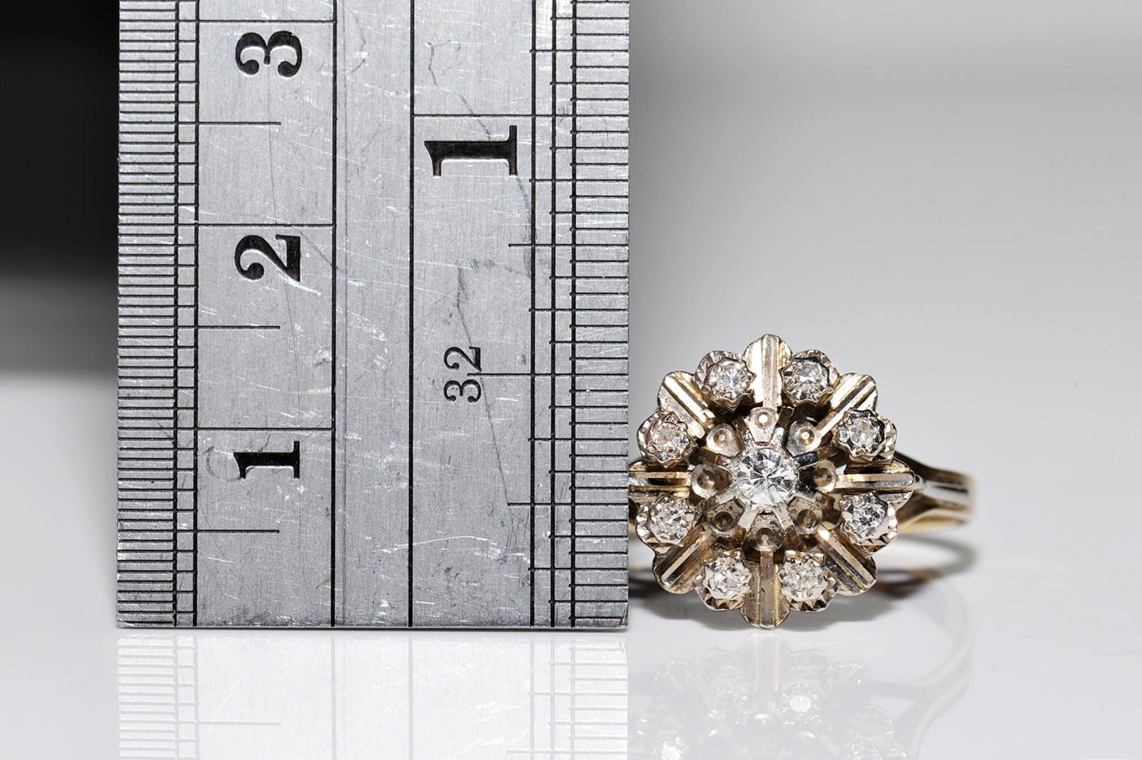 Vintage Circa 1960er Jahre 14k Gold Natürlicher Diamant Dekorierter hübscher Vintage-Ring  (Brillantschliff) im Angebot