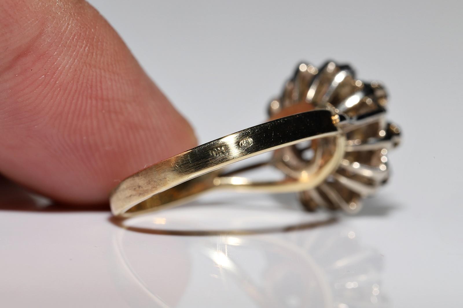 Anello d'oro naturale decorato con diamanti naturali, CIRCA 1960 in vendita 1