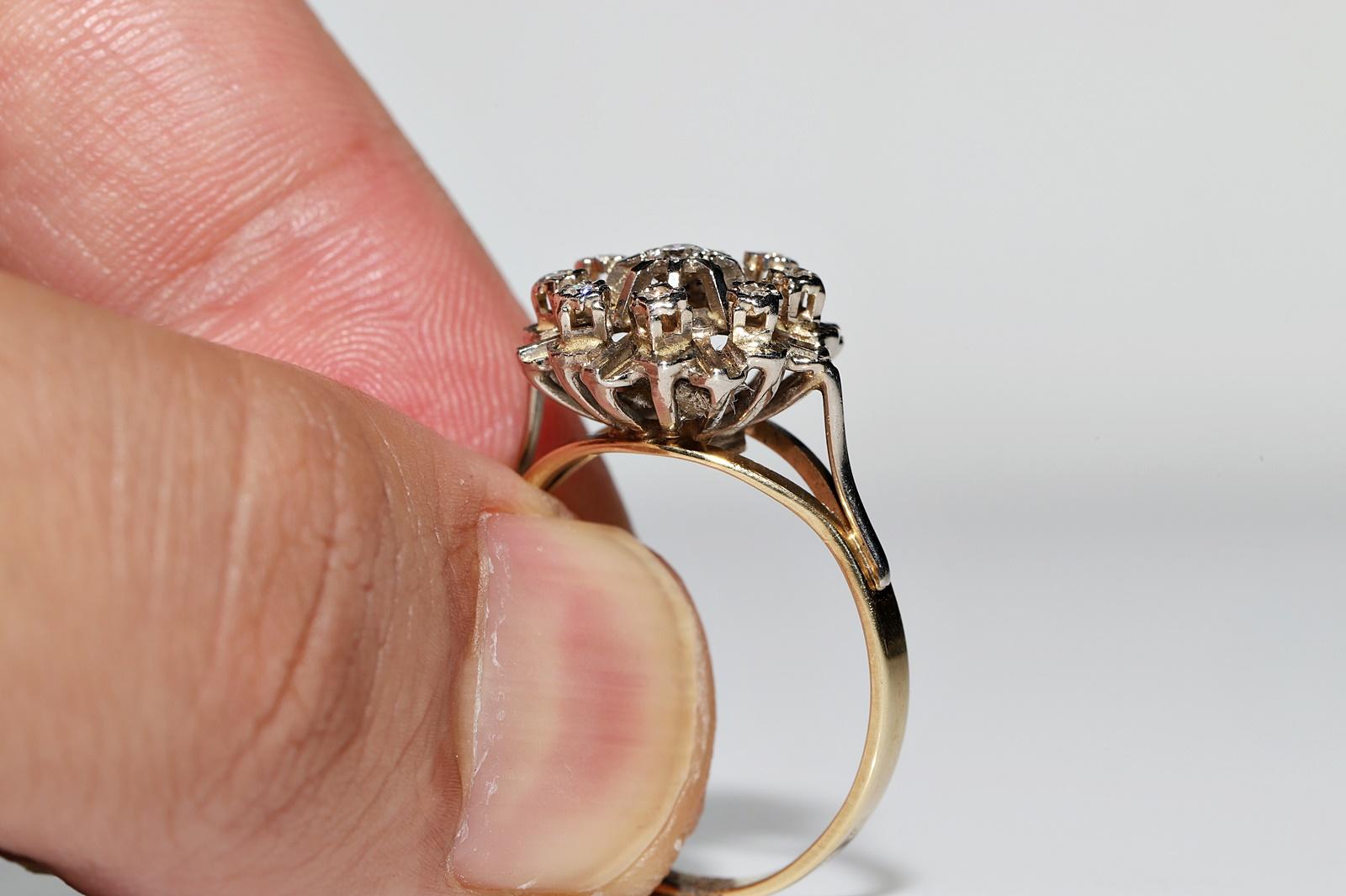 Anello d'oro naturale decorato con diamanti naturali, CIRCA 1960 in vendita 3