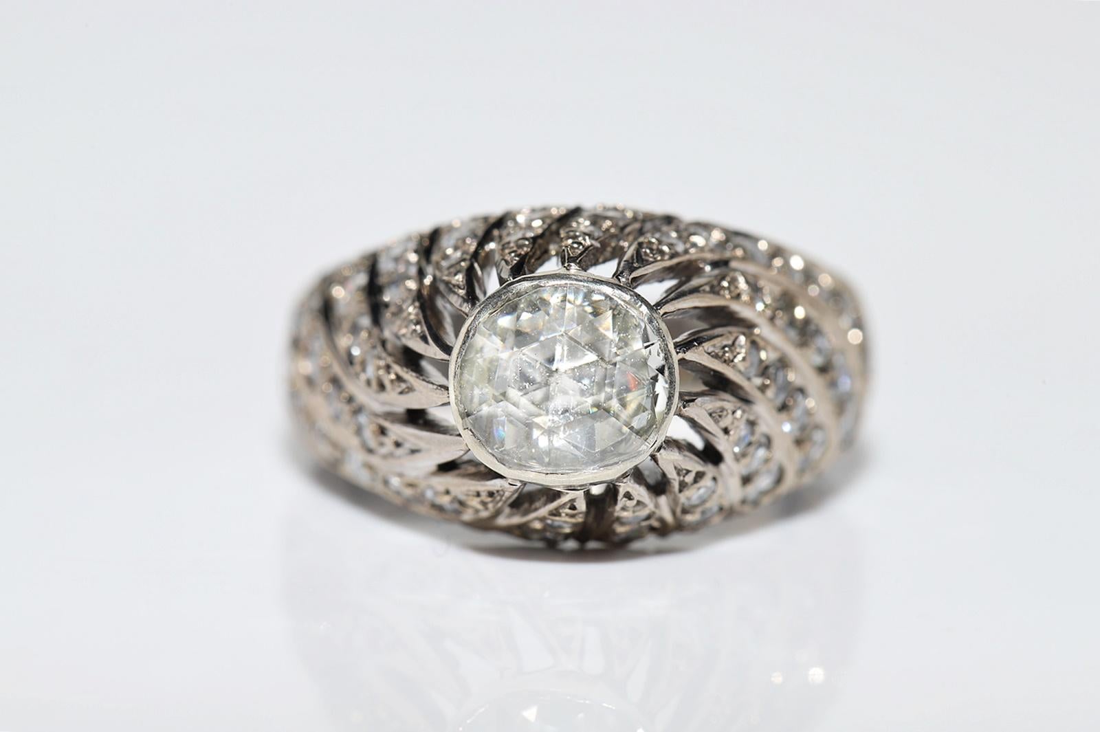 In sehr gutem Zustand.
Das Gesamtgewicht beträgt 5.5 Gramm.
Der Hauptdiamant im Rosenschliff 0.70 ct.
Insgesamt ist Seite Brillantschliff Diamant 1 ct.
Der Diamant hat die Farbe G-H-I-J und die Farbe s1-s2-s3.
Ringgröße ist US 6.2 (Wir bieten