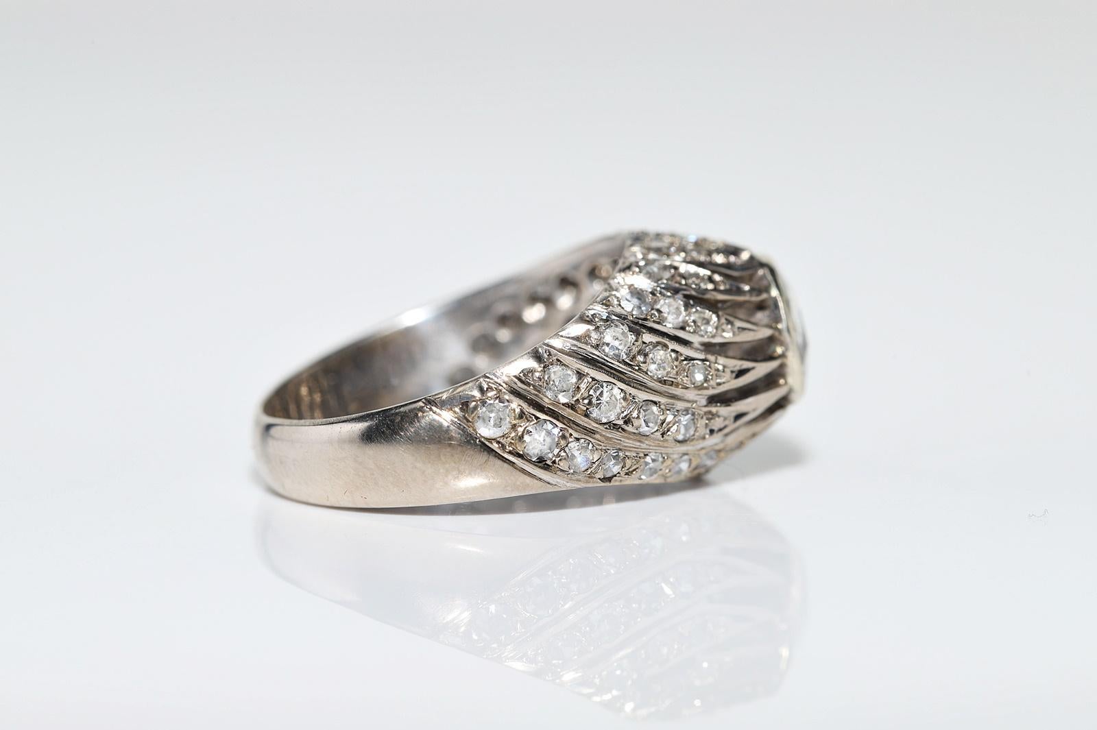 Vintage Circa 1960er Jahre 14k Gold Natürlicher Diamant Dekorierter Solitär Ring (Rosenschliff) im Angebot