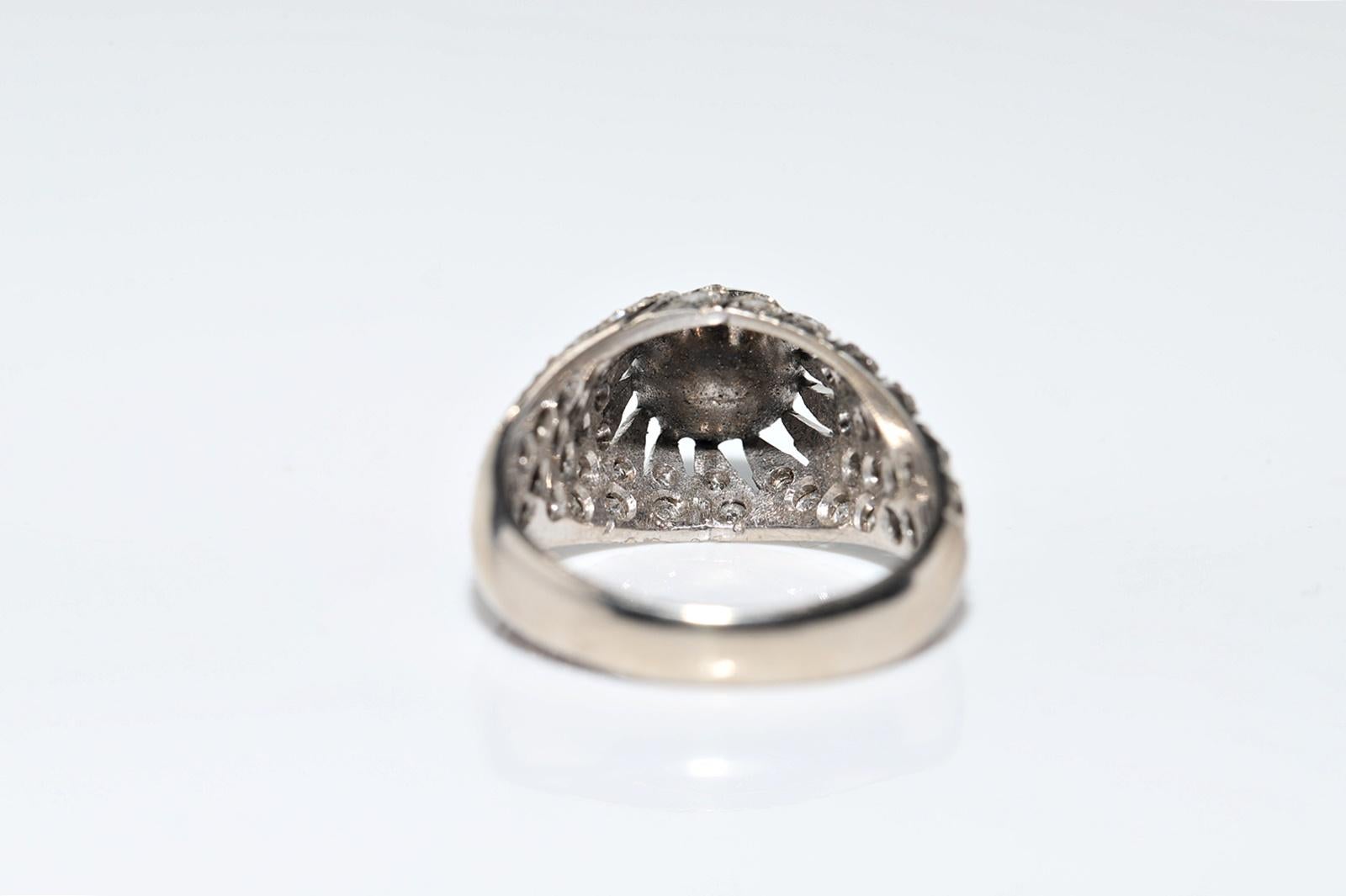 Vintage Circa 1960s 14k Gold Natural Diamond Decorated Solitaire Ring In Good Condition For Sale In Fatih/İstanbul, 34
