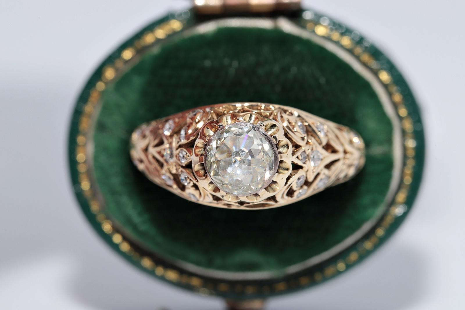 In sehr gutem Zustand.
Das Gesamtgewicht beträgt 4.1 Gramm.
Insgesamt ist der Hauptdiamant im Rosenschliff 0.60 ct.
Insgesamt ist Seite Brillantschliff Diamant 0.27 ct.
Der Diamant hat die Farbe F-G und die Reinheit vs1.
Ringgröße ist US 7.5
Wir