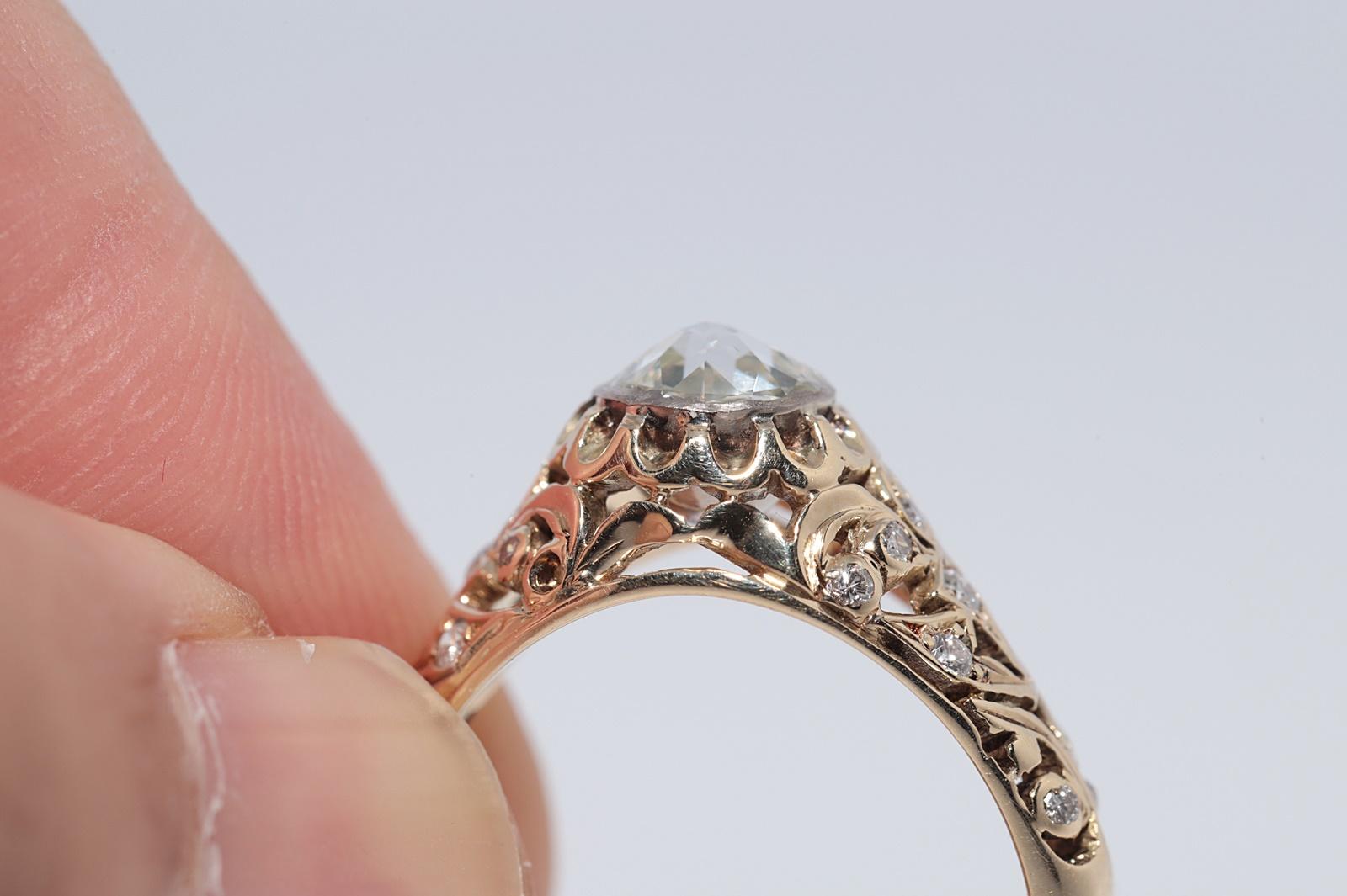 Vintage CIRCA 1960er Jahre 14k Gold natürlichen Diamanten verziert Solitär-Stil Ring im Angebot 2