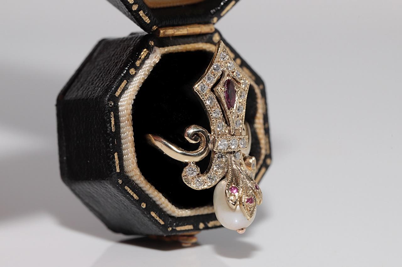 Taglio brillante Anello Navette con diamante naturale, rubino e perla in oro 14k, CIRCA 1960 in vendita