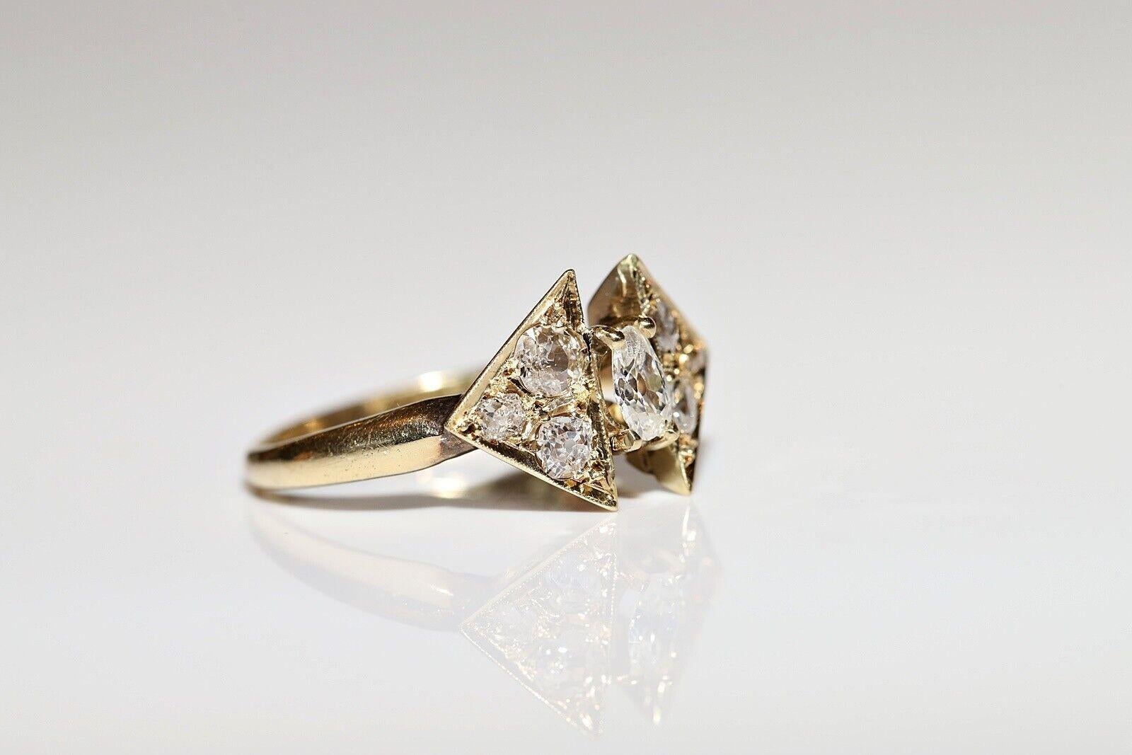 In sehr gutem Zustand.
Das Gesamtgewicht beträgt 3.7 Gramm.
Insgesamt ist Diamant 1 Karat.
Der Diamant hat die Farbe H und die Reinheit vs-s1-s2.
Ringgröße ist US 9
Wir können jede Größe herstellen.
Die Box ist nicht enthalten.
Säure getestet, um