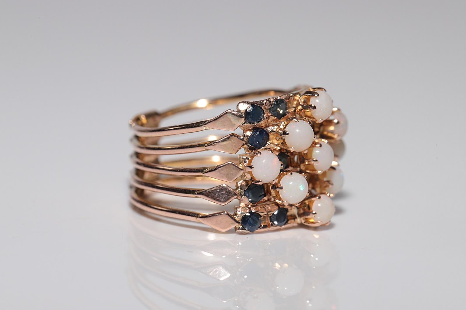 Vintage Circa 1960er Jahre 14k Gold Natürlicher Saphir und Opal Dekorierter Ring (Brillantschliff) im Angebot