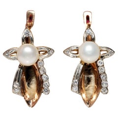 Retro Circa 1960s 14k Gold  Natural Diamond And Pearl Earring