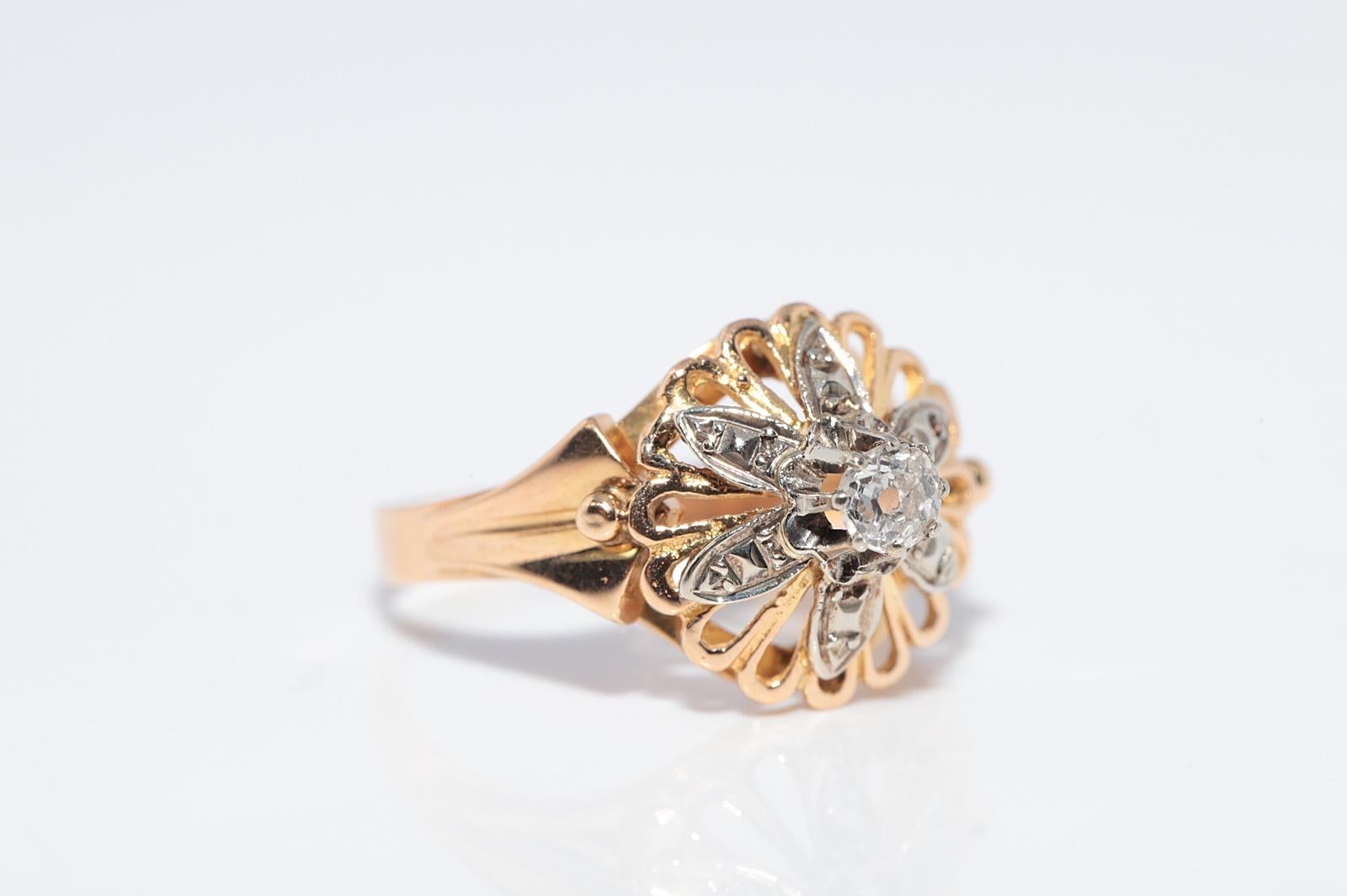 Vintage CIRCA 1960er Jahre 18k Gold Handcrafted Natural Diamond Solitaire Ring im Angebot 4