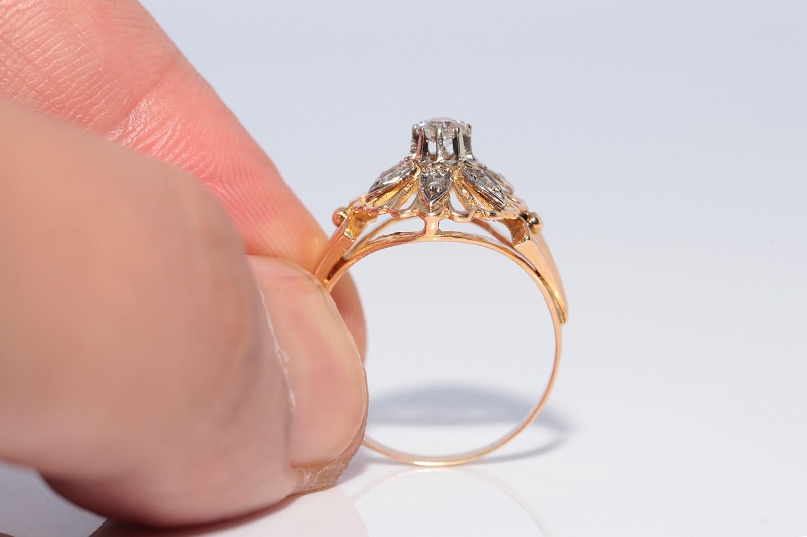 Vintage CIRCA 1960er Jahre 18k Gold Handcrafted Natural Diamond Solitaire Ring im Angebot 6