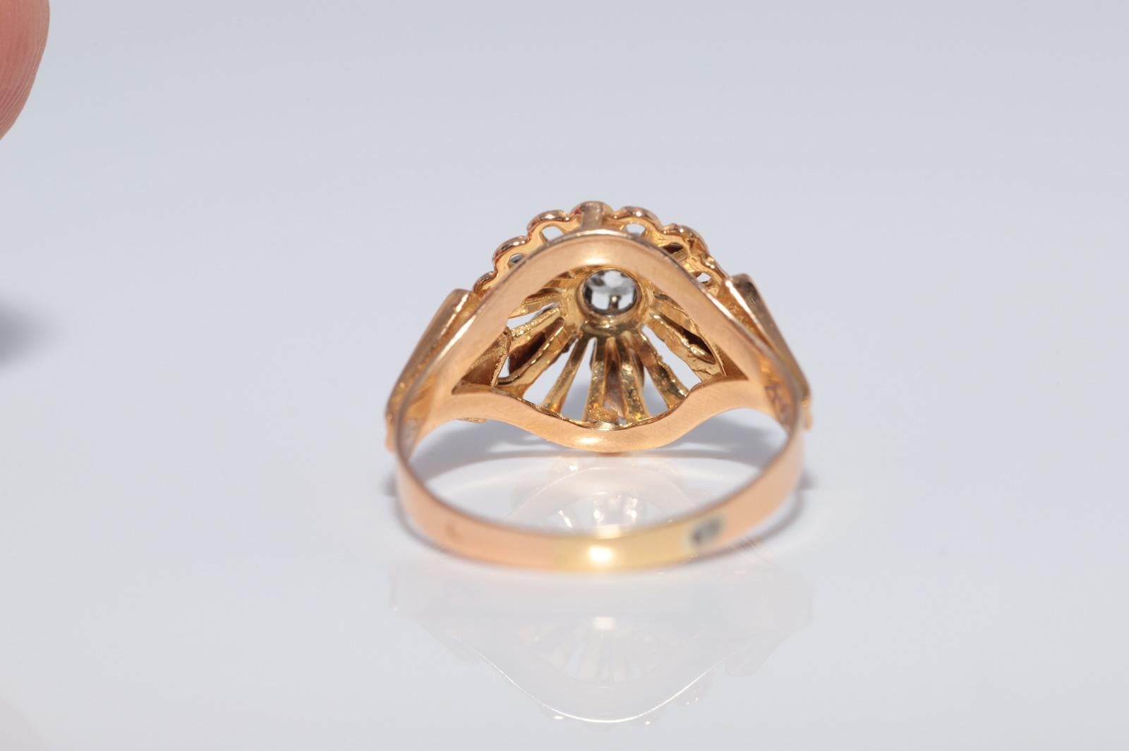 Vintage CIRCA 1960er Jahre 18k Gold Handcrafted Natural Diamond Solitaire Ring im Angebot 7