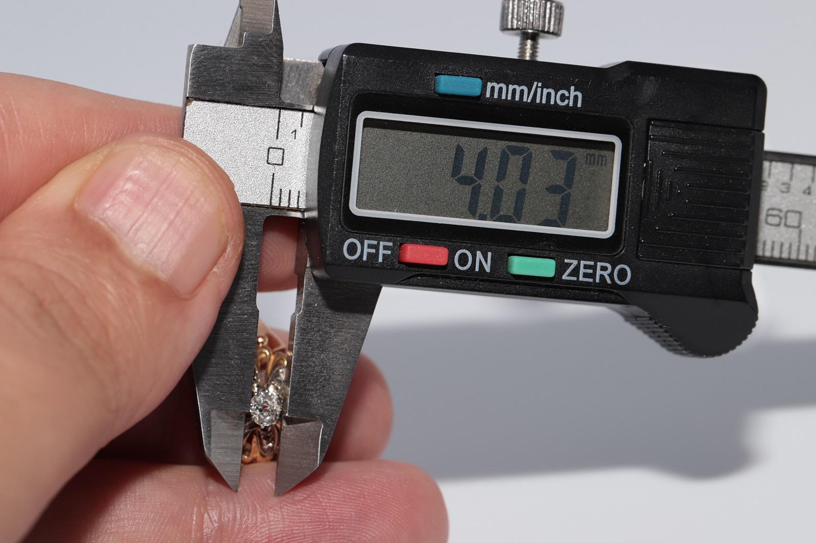 Vintage CIRCA 1960er Jahre 18k Gold Handcrafted Natural Diamond Solitaire Ring im Angebot 11