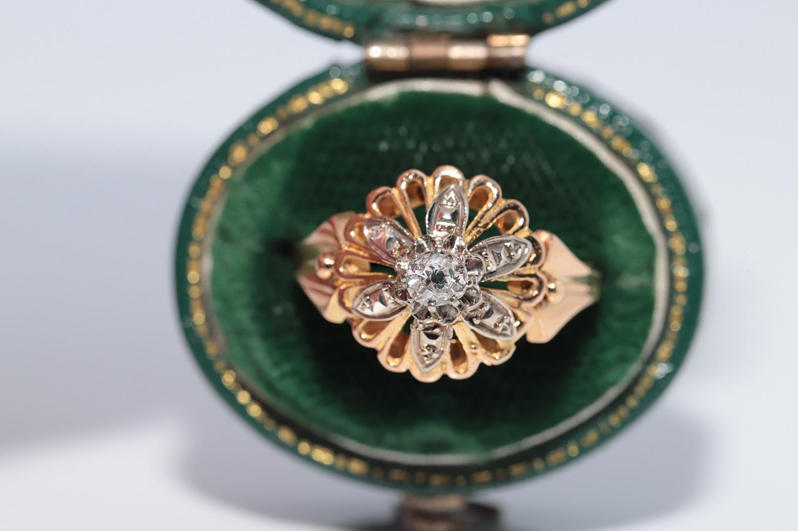 Vintage CIRCA 1960er Jahre 18k Gold Handcrafted Natural Diamond Solitaire Ring im Angebot 1