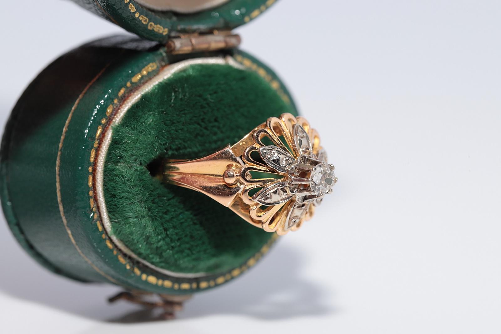 Vintage CIRCA 1960er Jahre 18k Gold Handcrafted Natural Diamond Solitaire Ring im Angebot 2