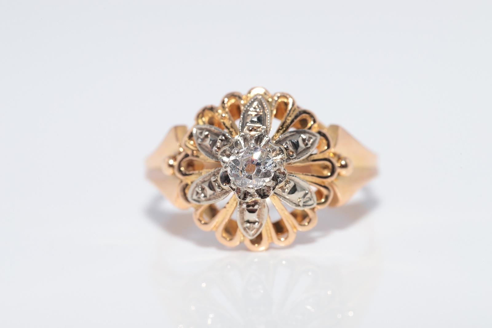 Vintage CIRCA 1960er Jahre 18k Gold Handcrafted Natural Diamond Solitaire Ring im Angebot 3