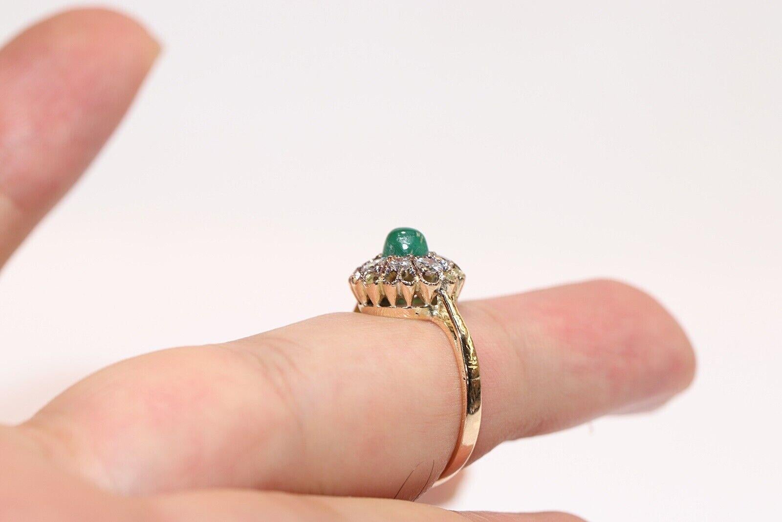 Vintage Circa 1960s 18k Gold Natural Diamond And Cabochon Emerald Ring For Sale 4