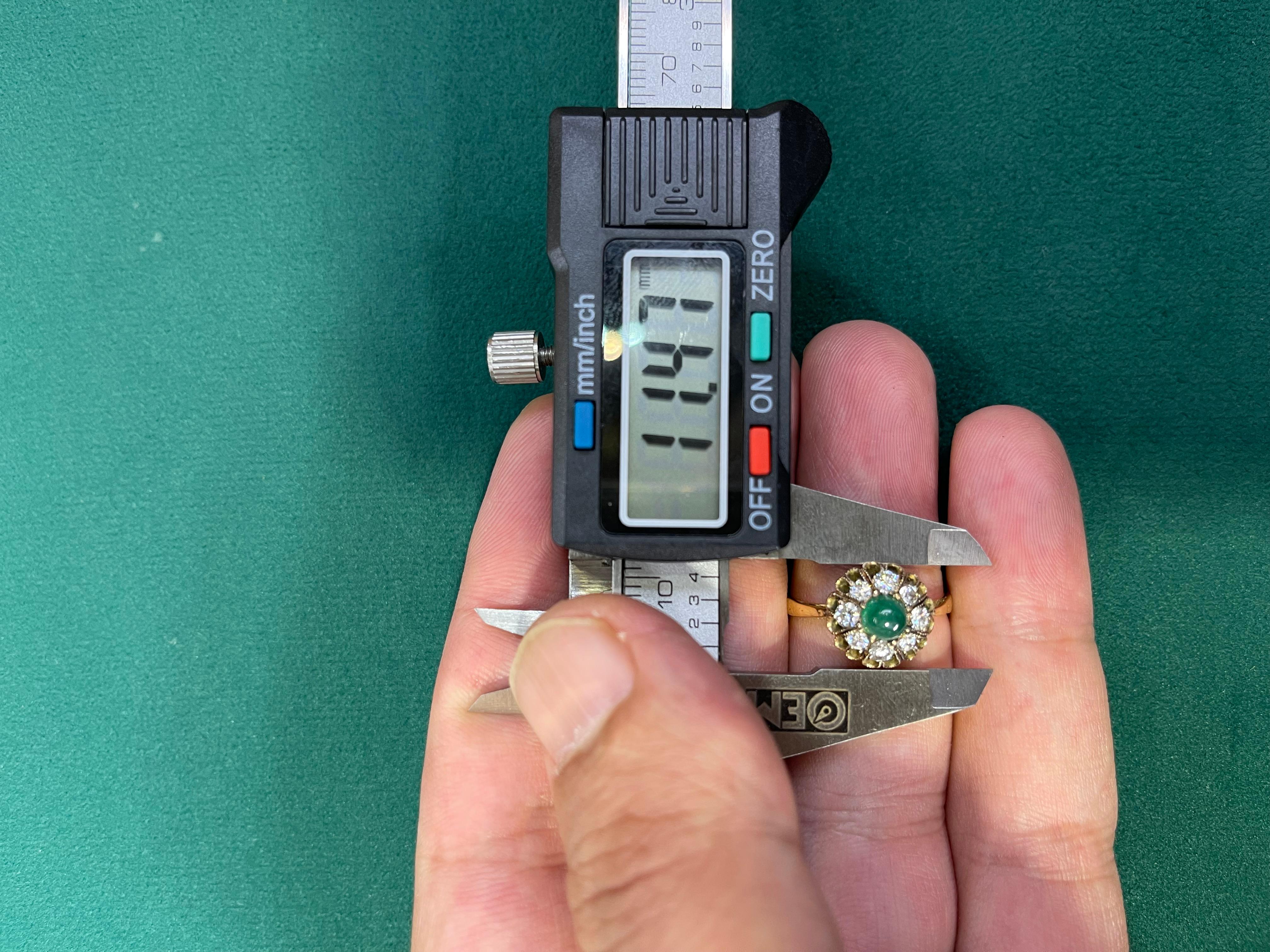 Vintage Circa 1960s 18k Gold Natural Diamond And Cabochon Emerald Ring For Sale 5