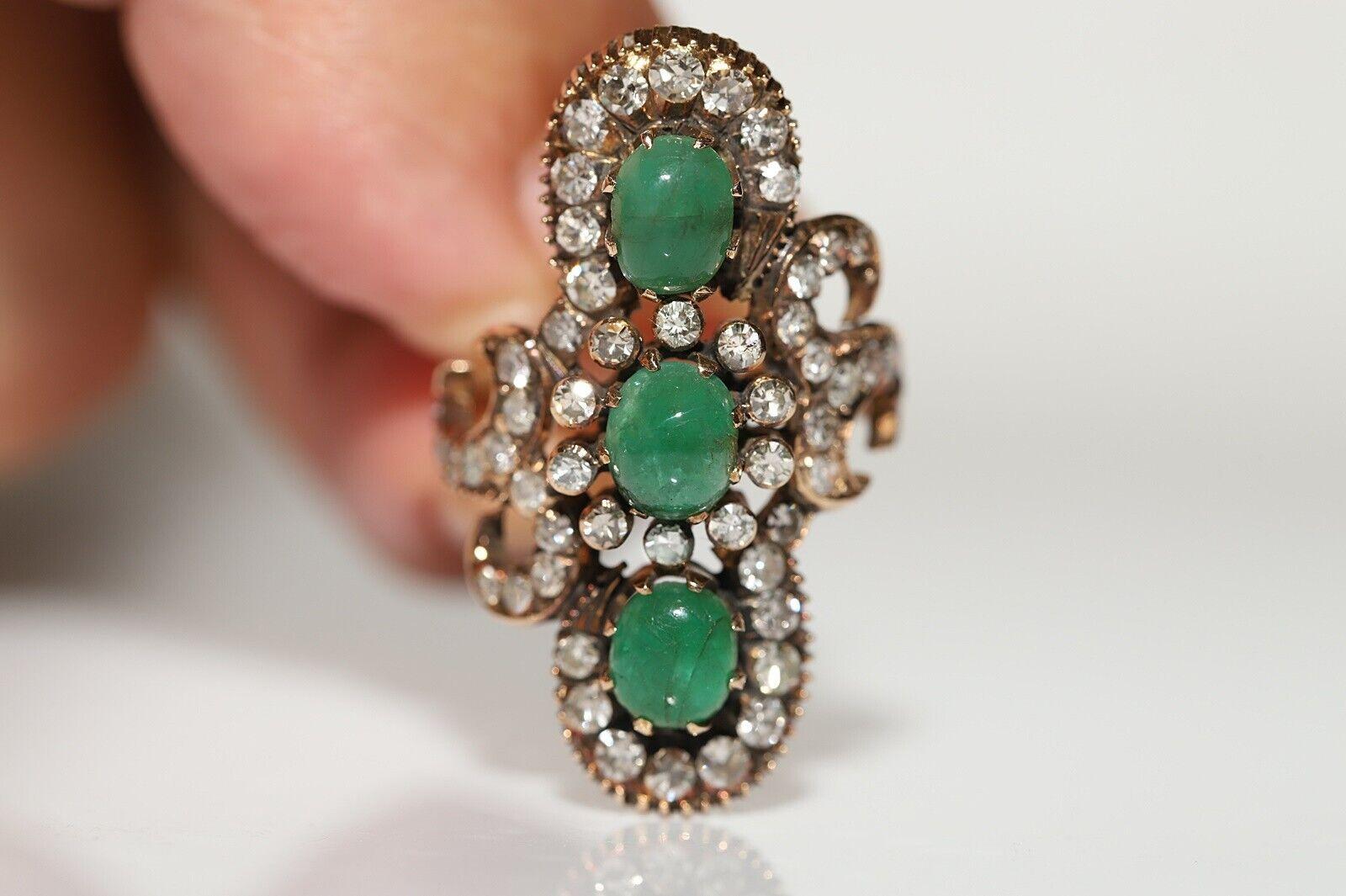 Vintage Circa 1960s 18k Gold Natural Diamond And Cabochon Emerald Ring  For Sale 8