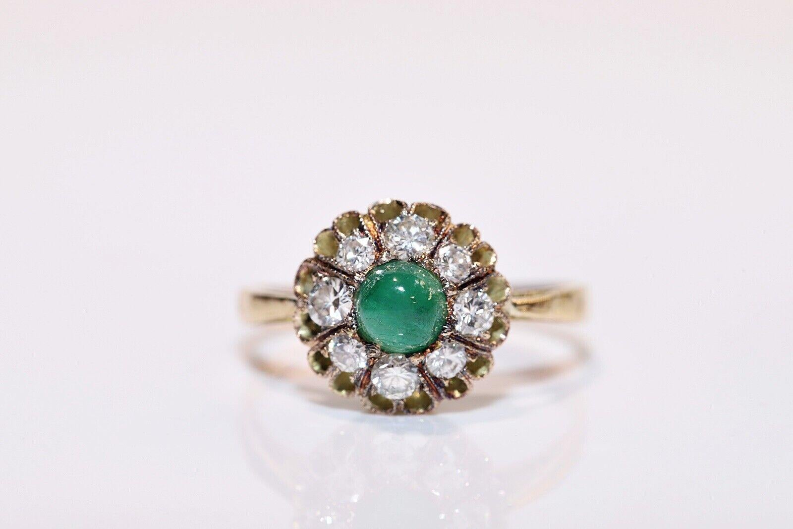 Vintage Circa 1960s 18k Gold Natural Diamond And Cabochon Emerald Ring In Good Condition For Sale In Fatih/İstanbul, 34